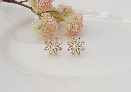 Daisy Post Earring
