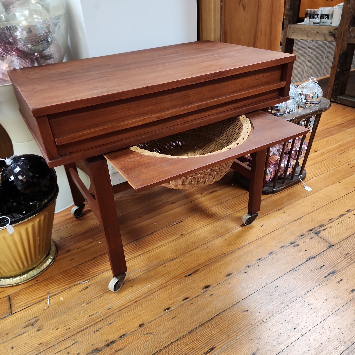 AL112318 Danish Sewing Table