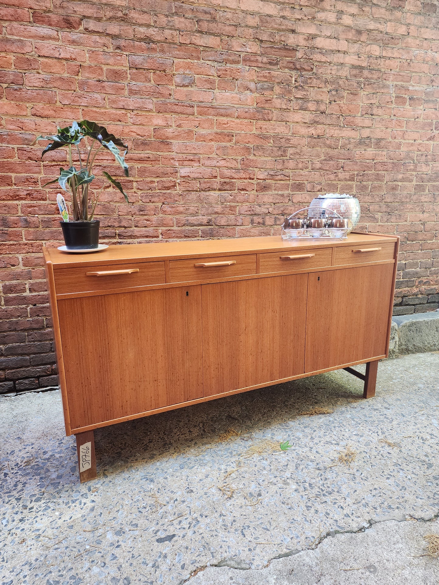 ST032315 Credenza