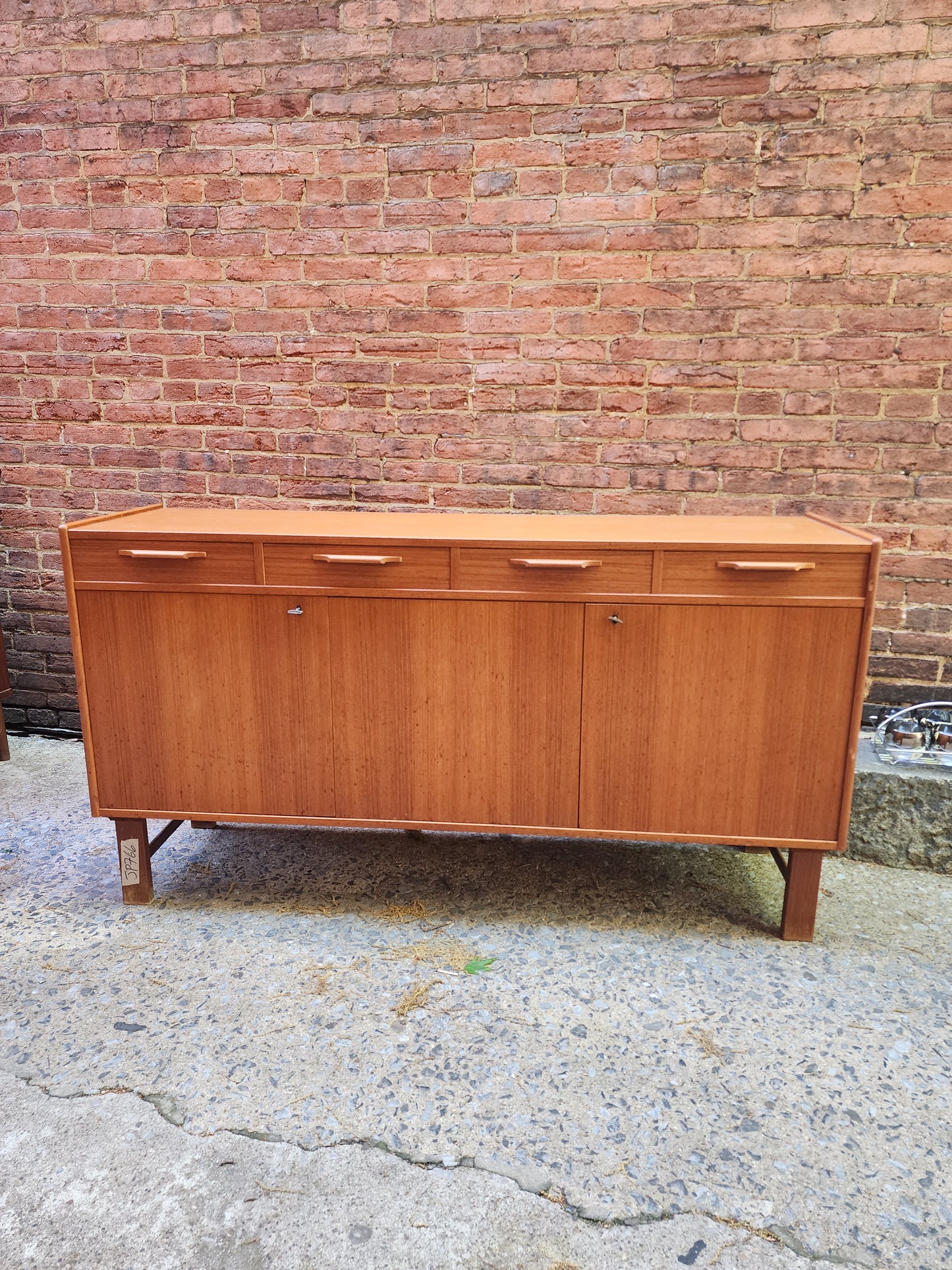 ST032315 Credenza