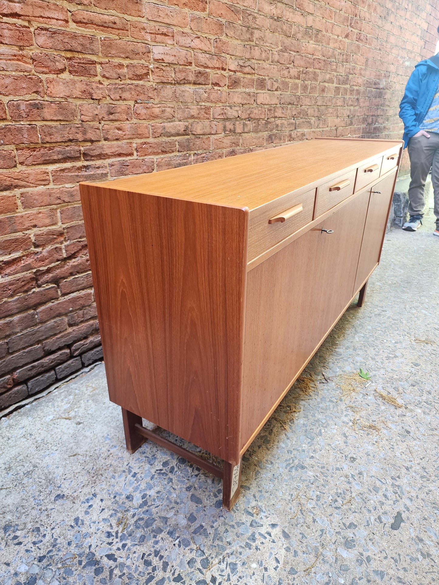ST032315 Credenza