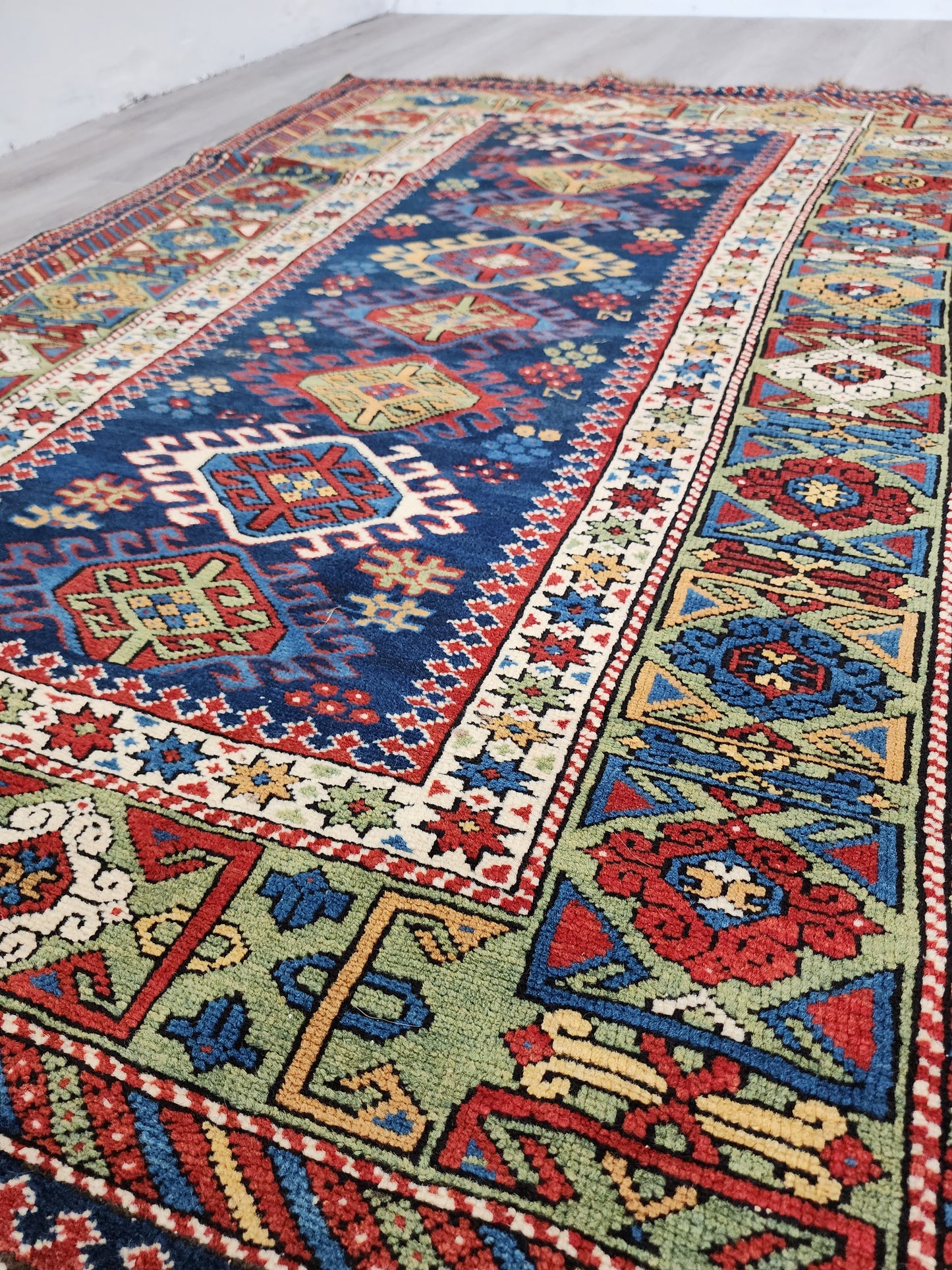 BB0723003 Handknotted Caucus Rug