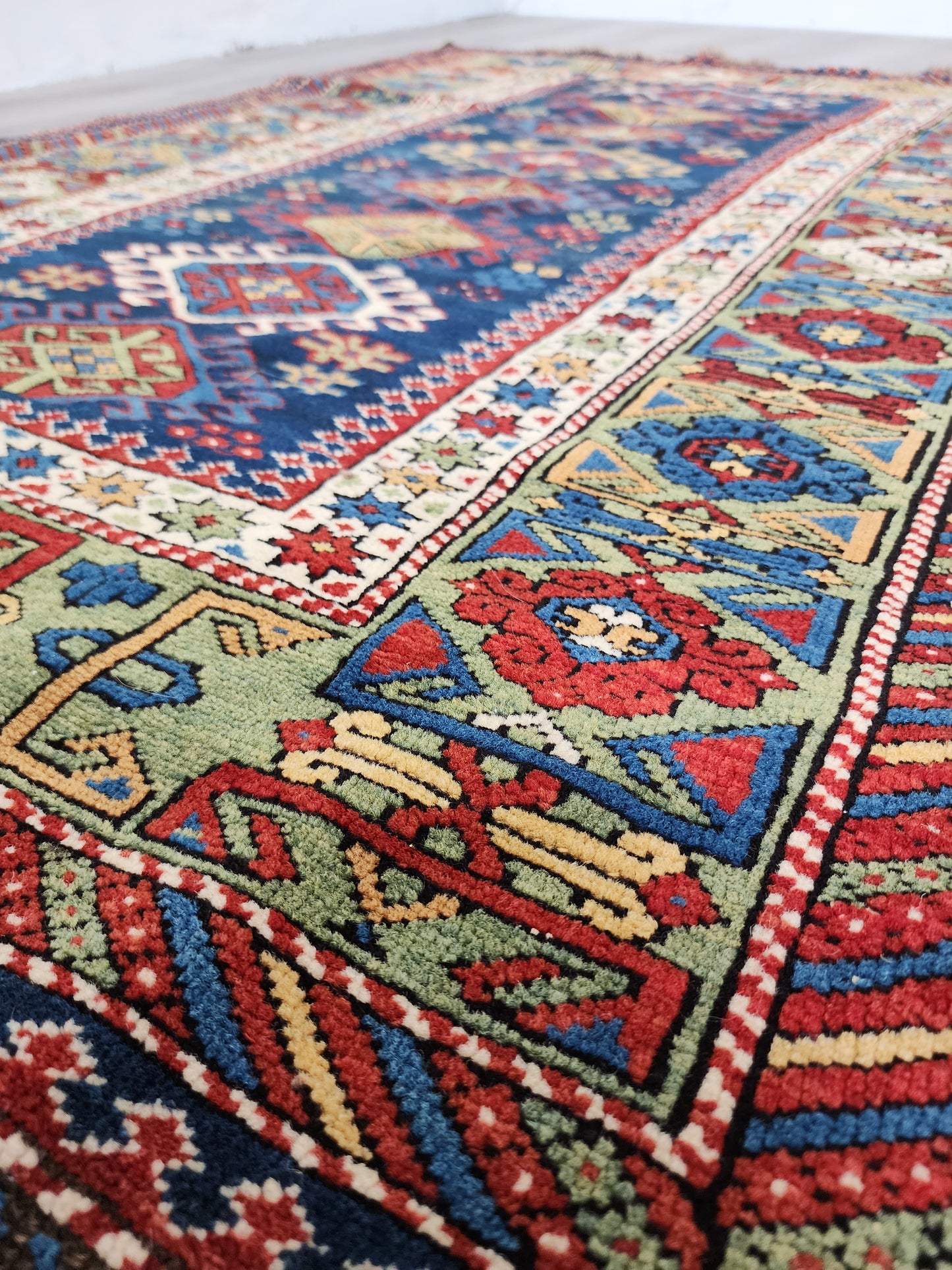 BB0723003 Handknotted Caucus Rug