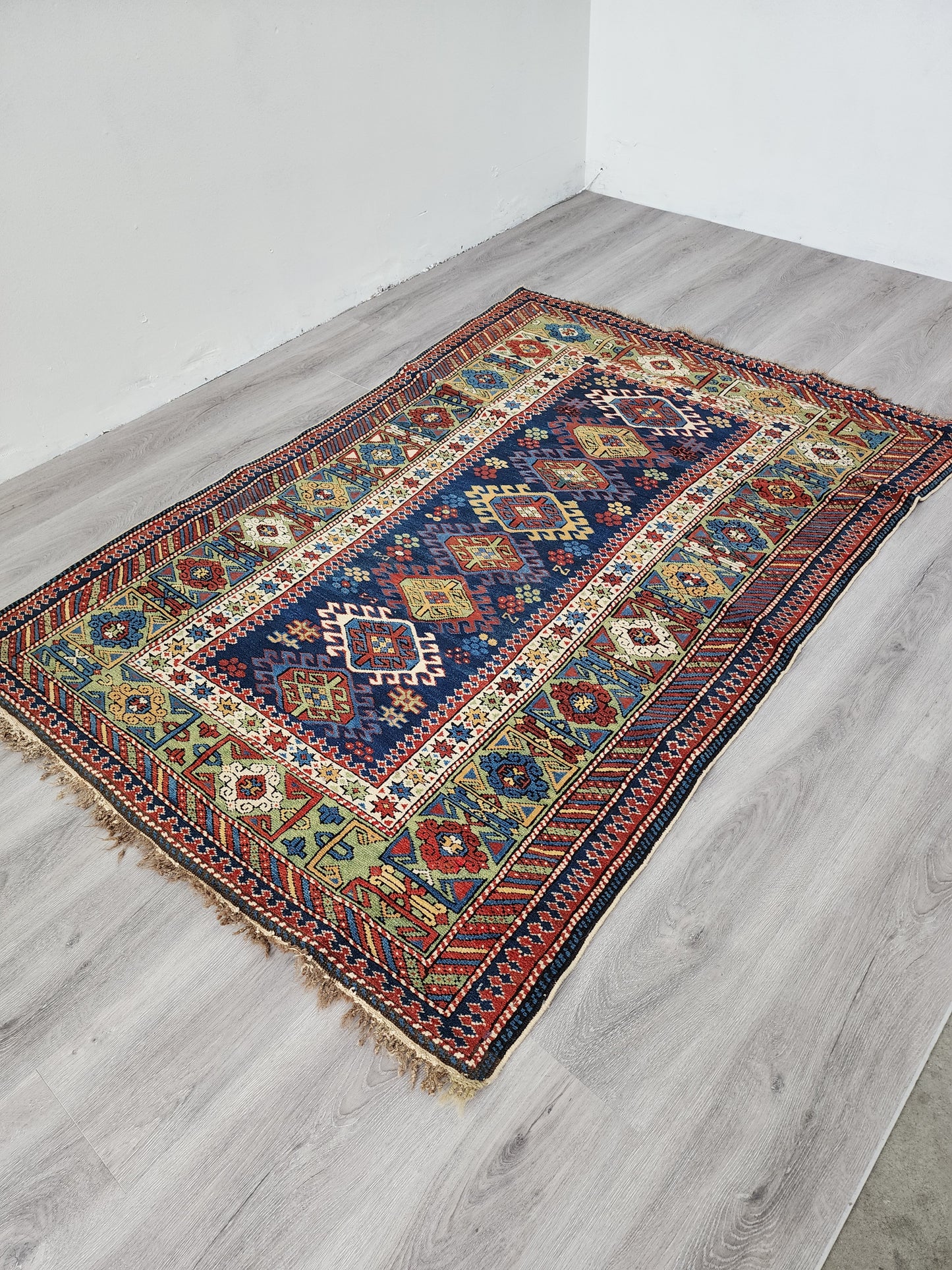 BB0723003 Handknotted Caucus Rug