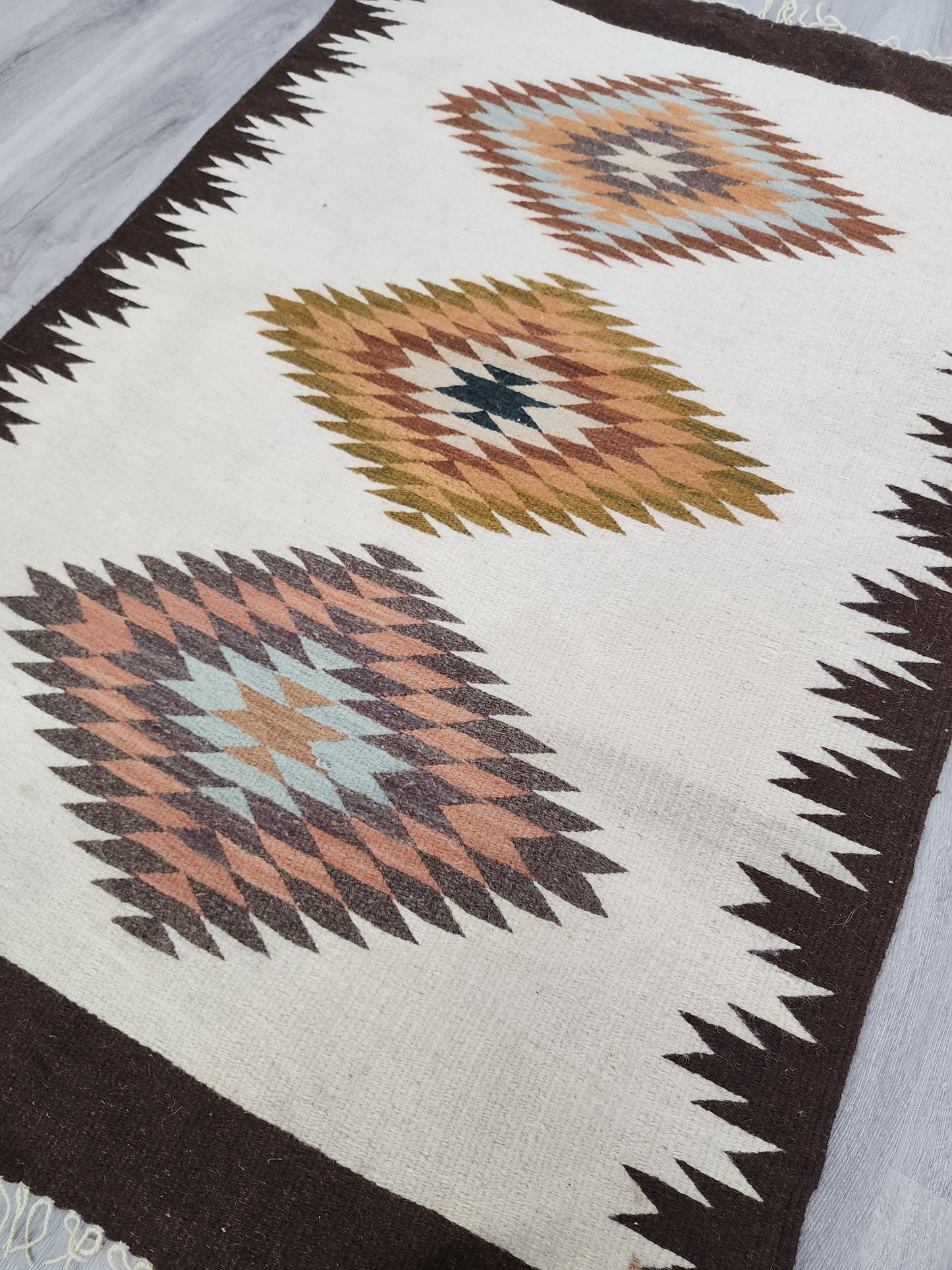 BB072306 Vintage Navajo Rug