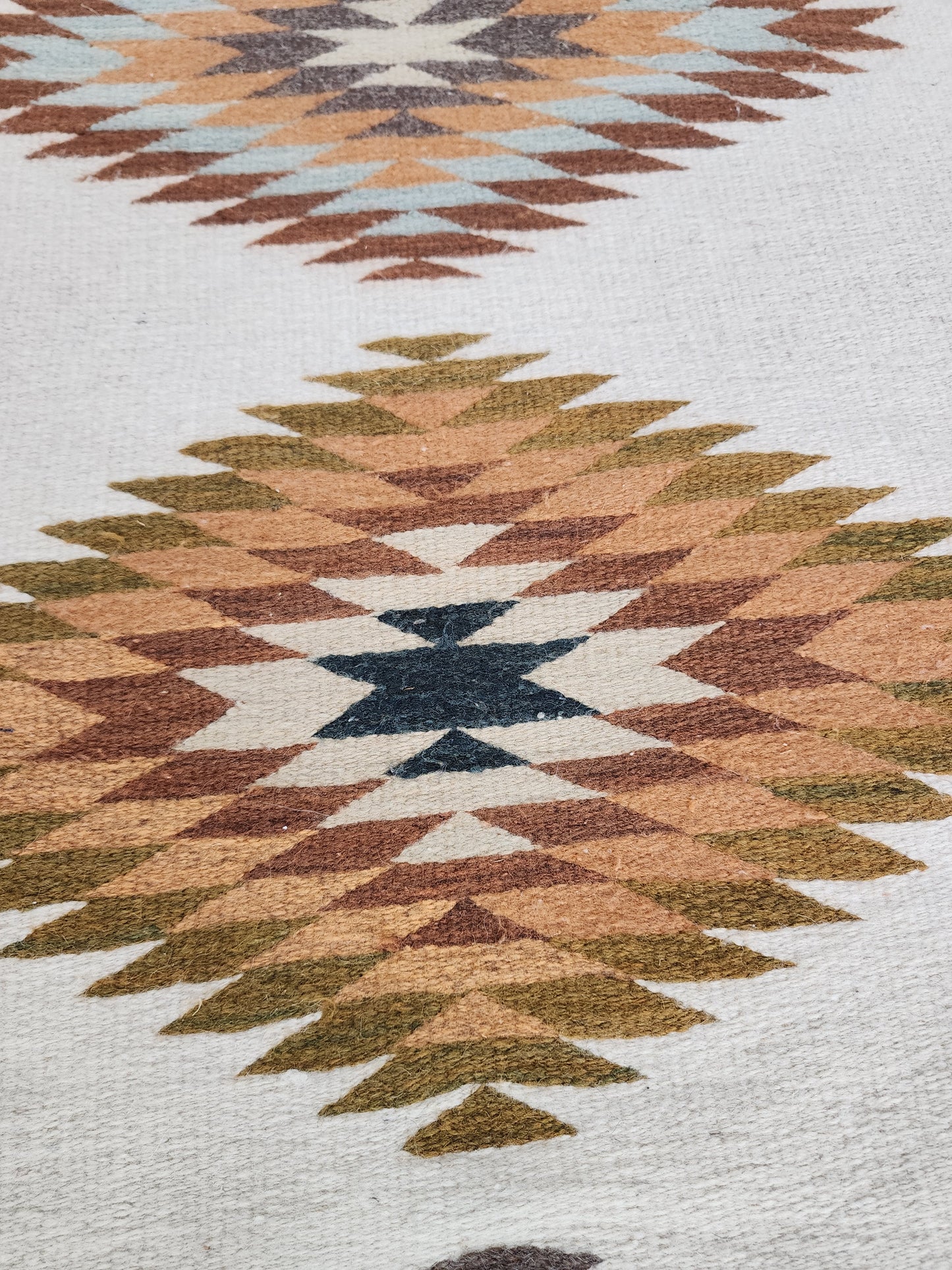 BB072306 Vintage Navajo Rug