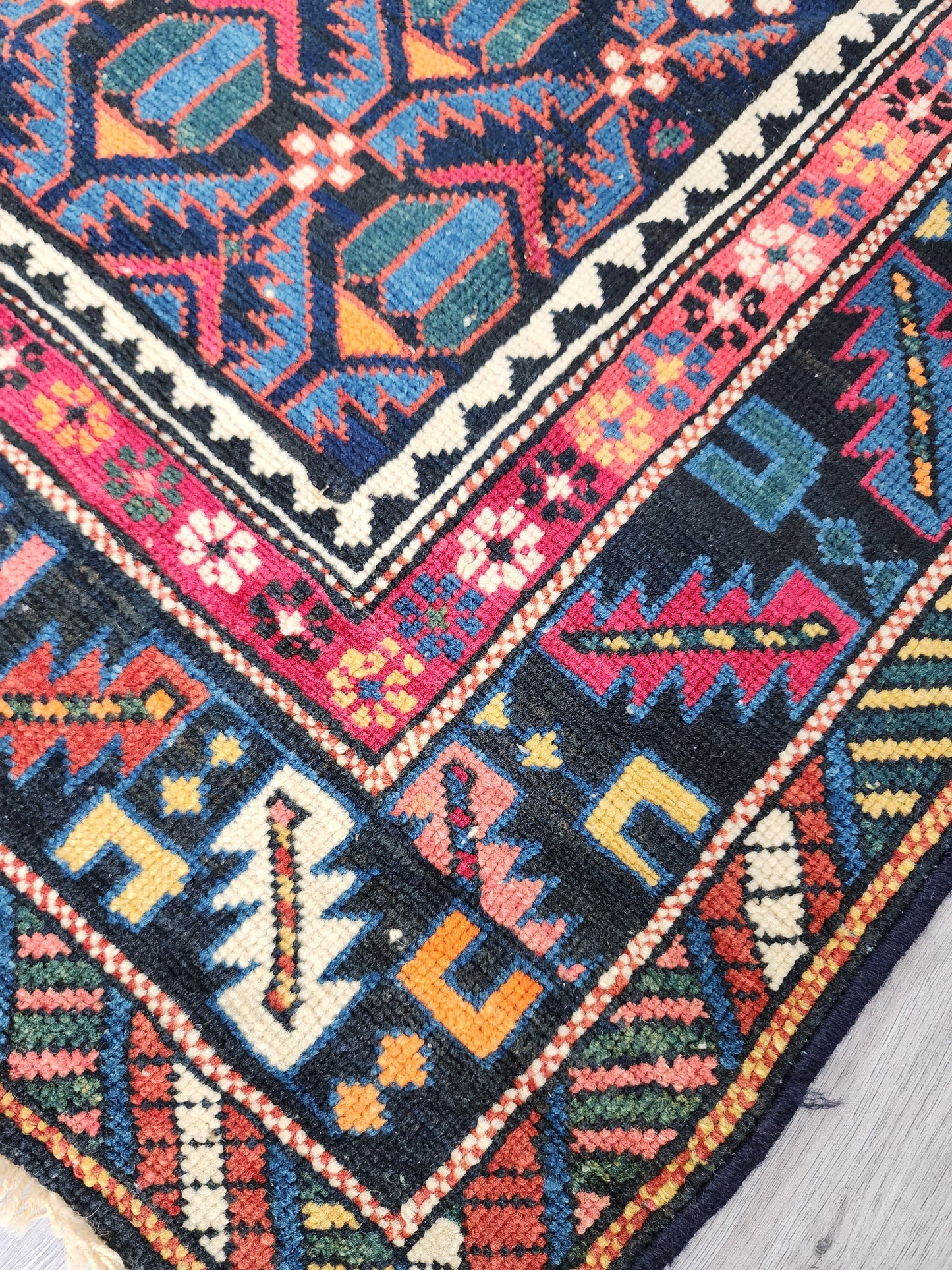 BB072307 Vintage Hand Knotted Caucus Rug