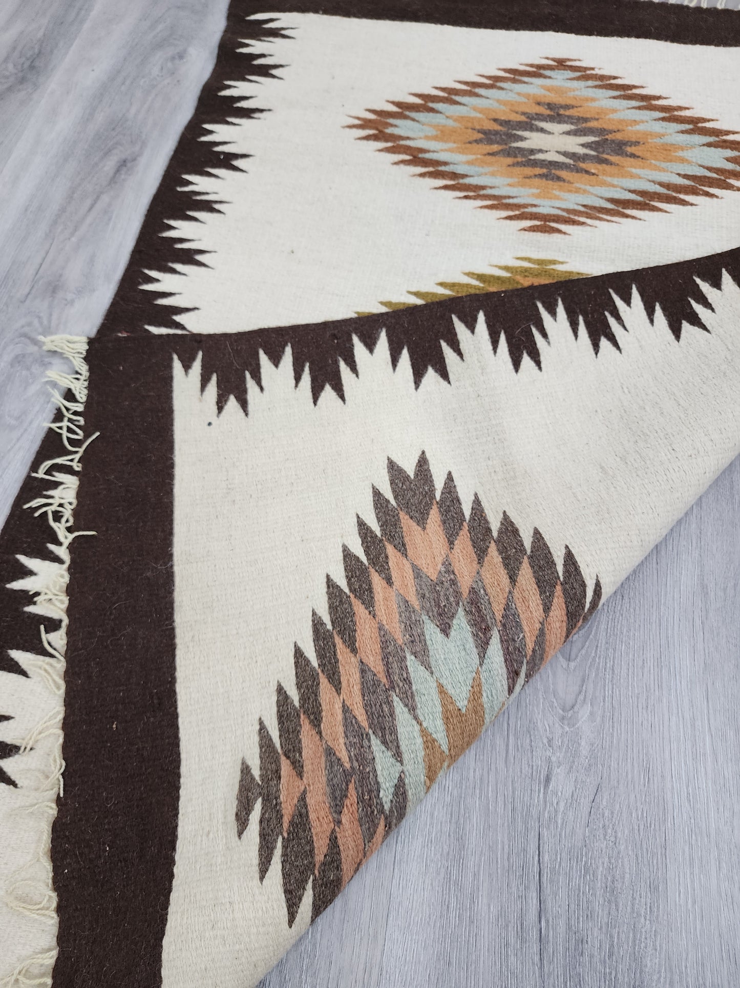 BB072306 Vintage Navajo Rug