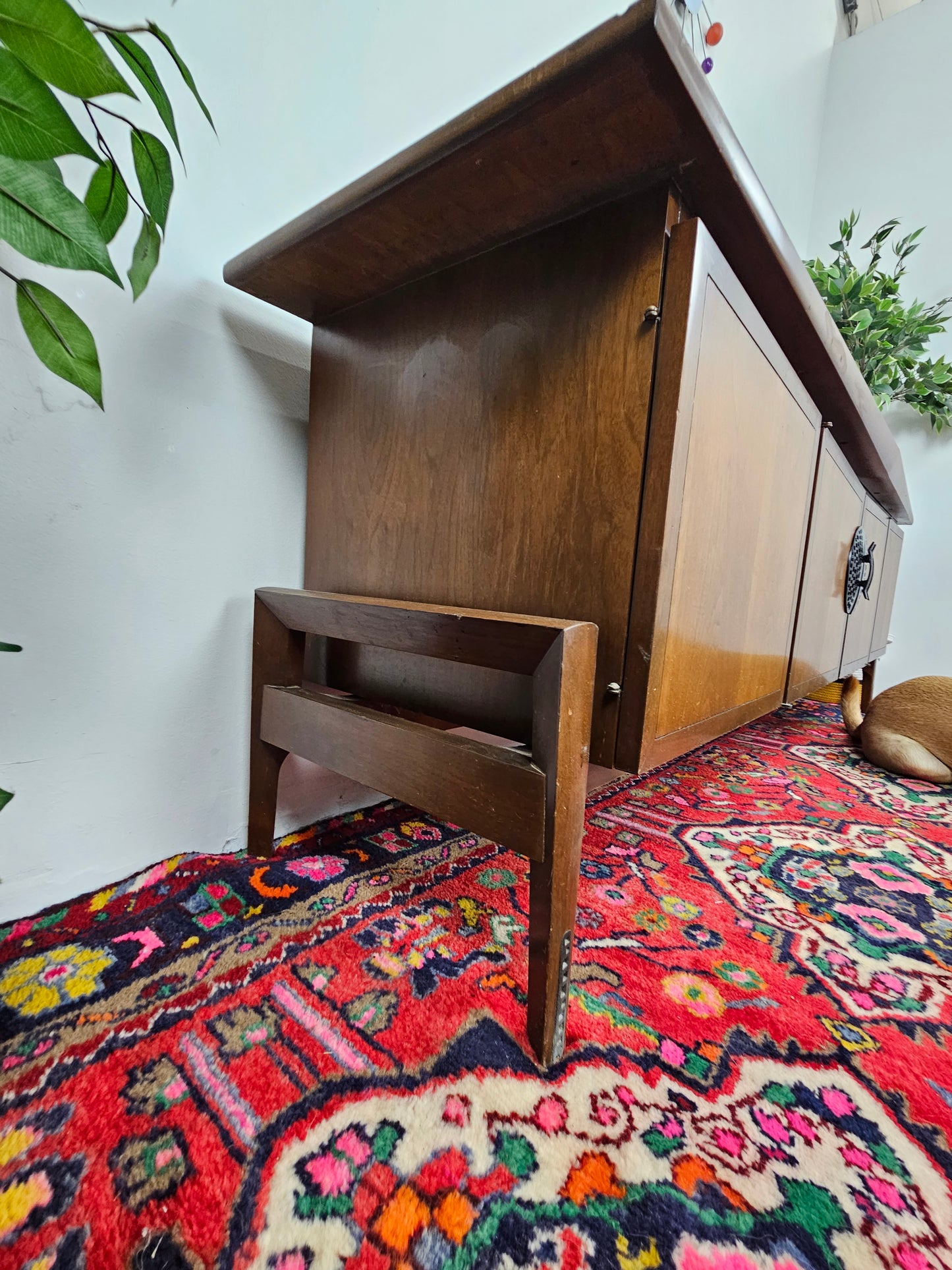 1123014 Mid-Century Credenza with Black Hardware