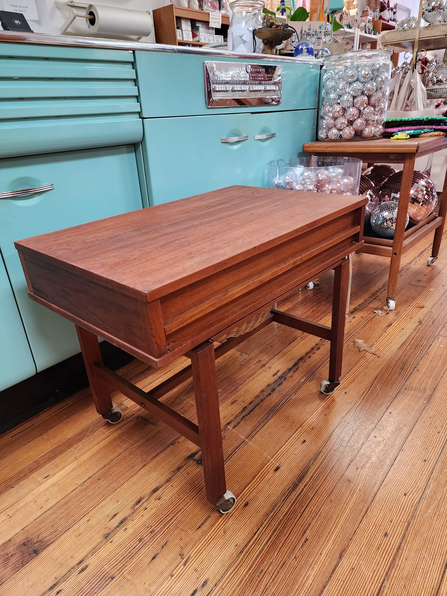AL112318 Danish Sewing Table