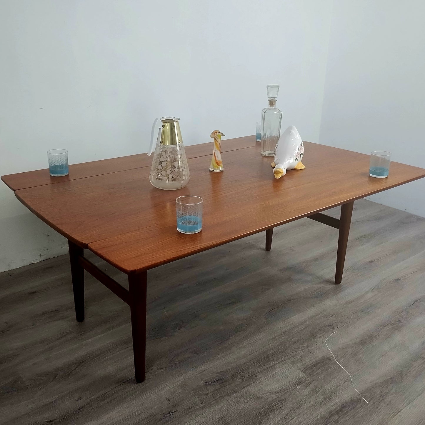 Danish Transforming Table