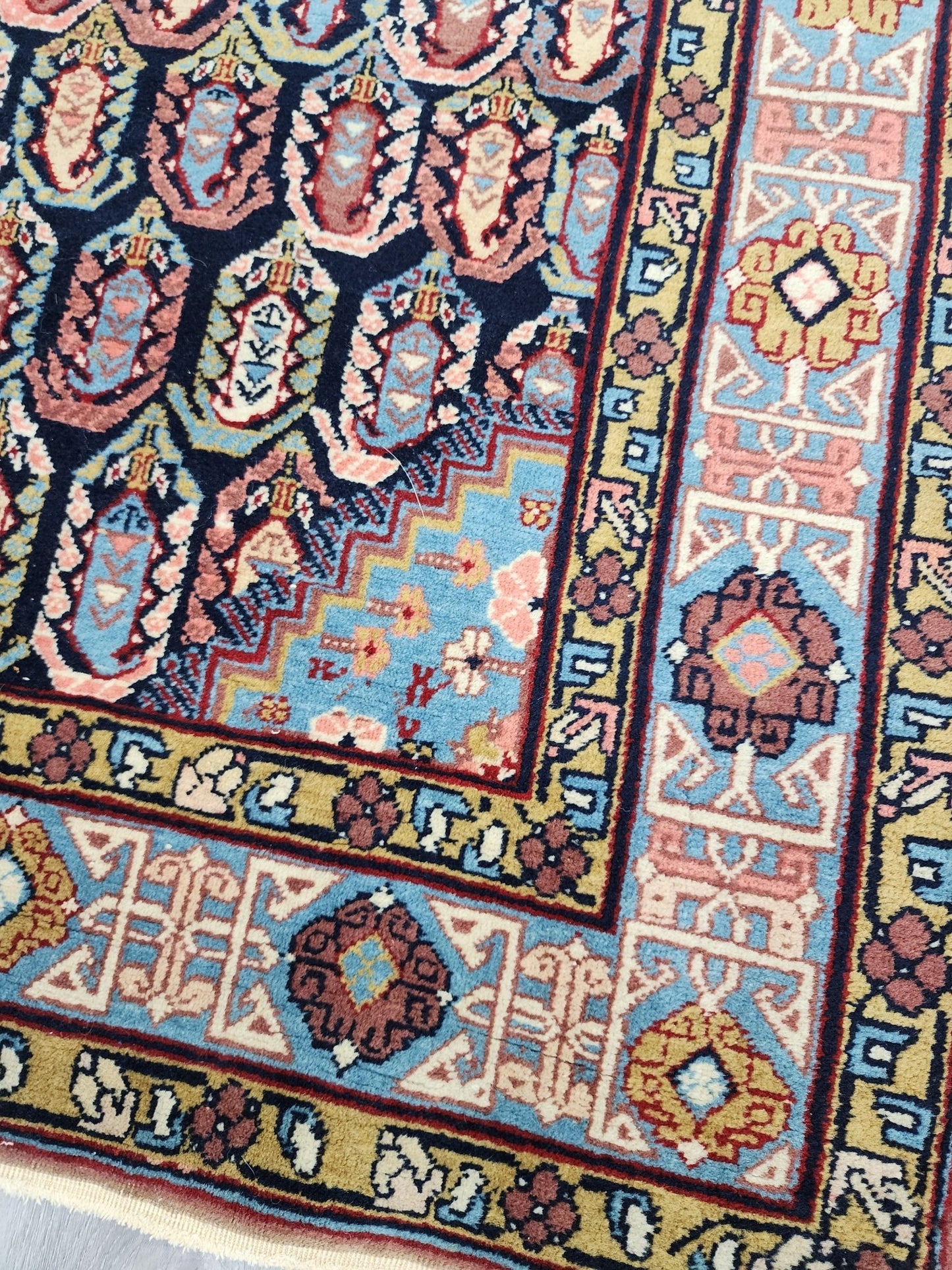 BB062301 Hand Made Persian Rug - Vintage MC