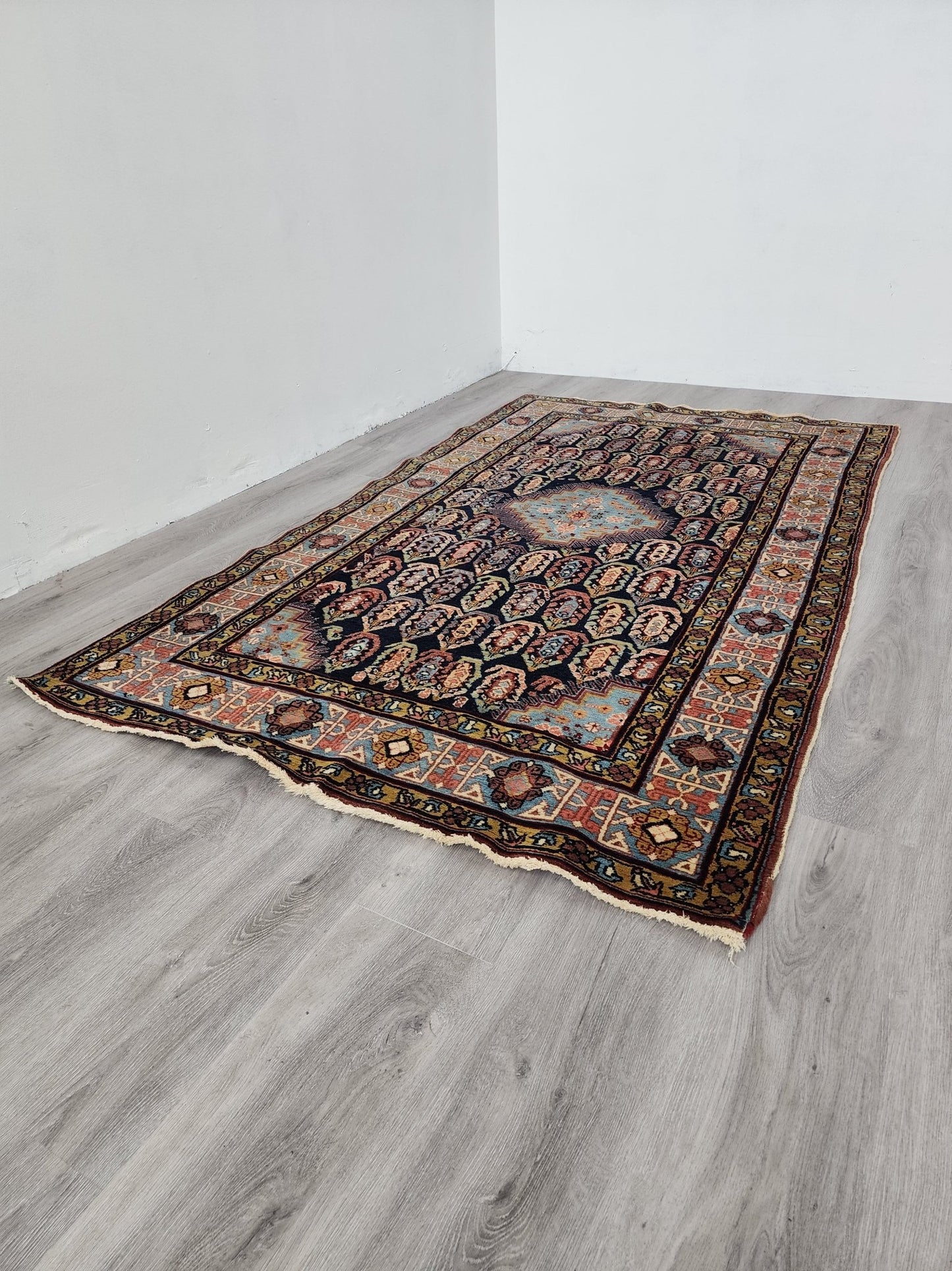 BB062301 Hand Made Persian Rug - Vintage MC