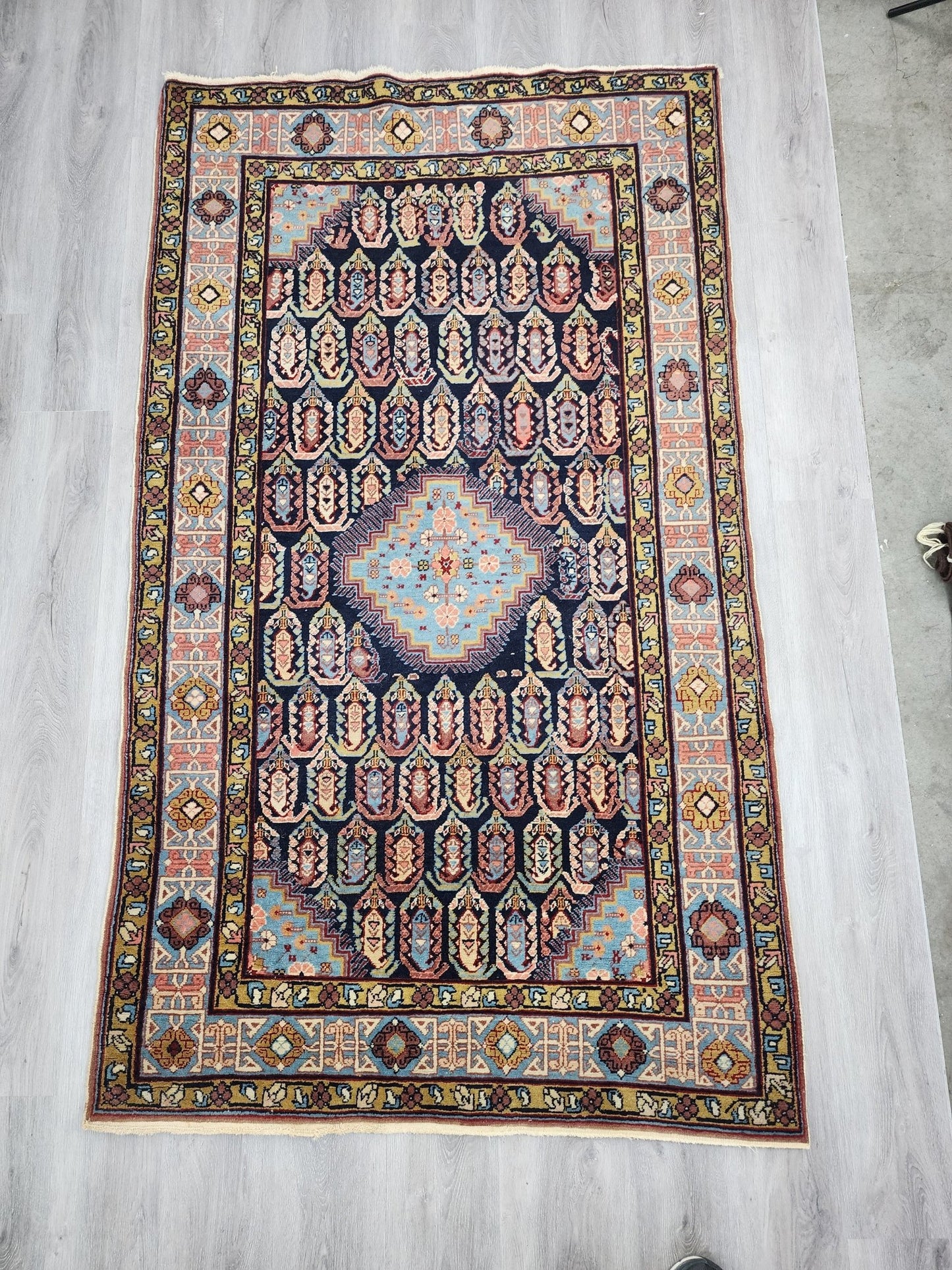 BB062301 Hand Made Persian Rug - Vintage MC