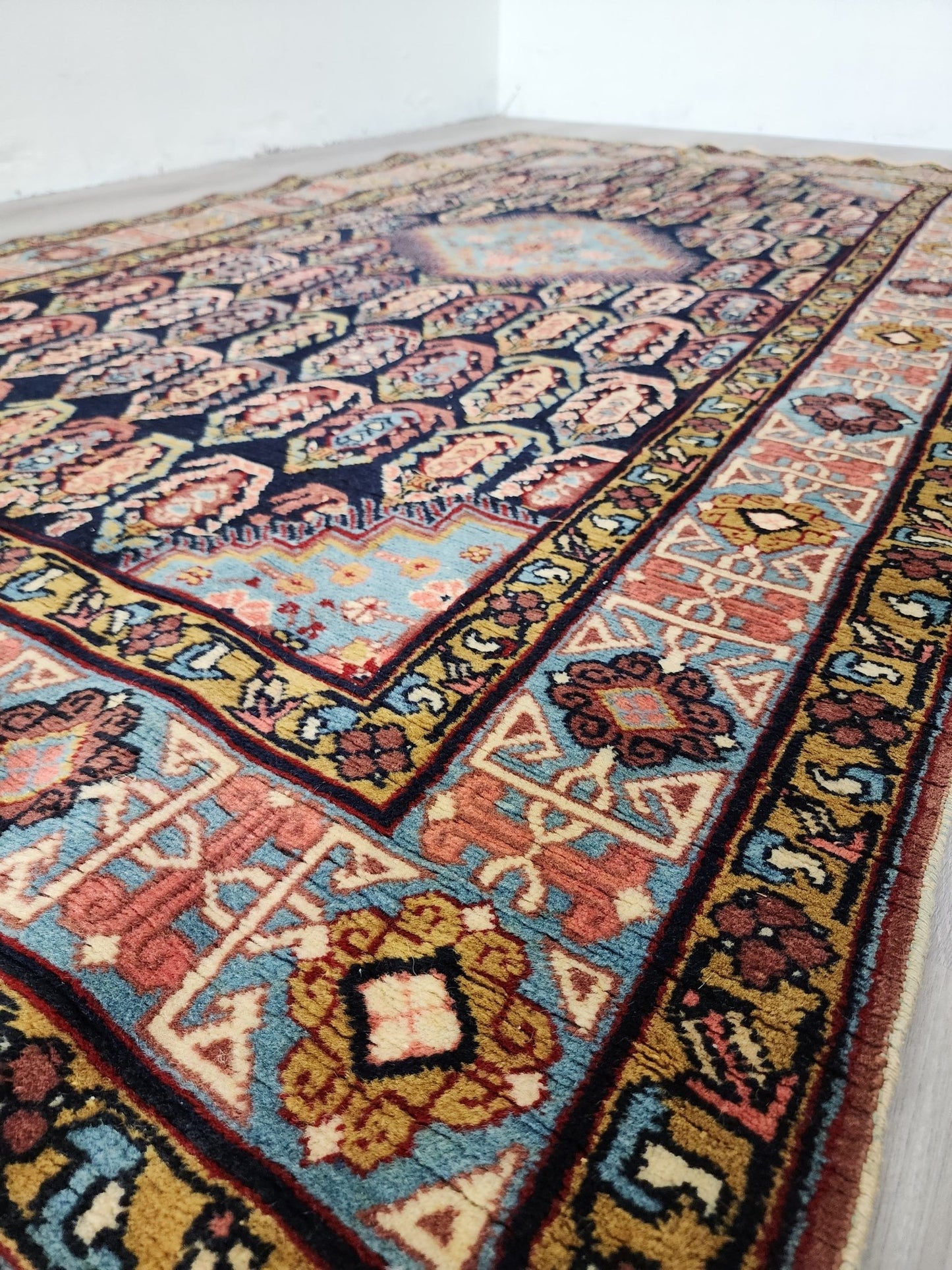 BB062301 Hand Made Persian Rug - Vintage MC