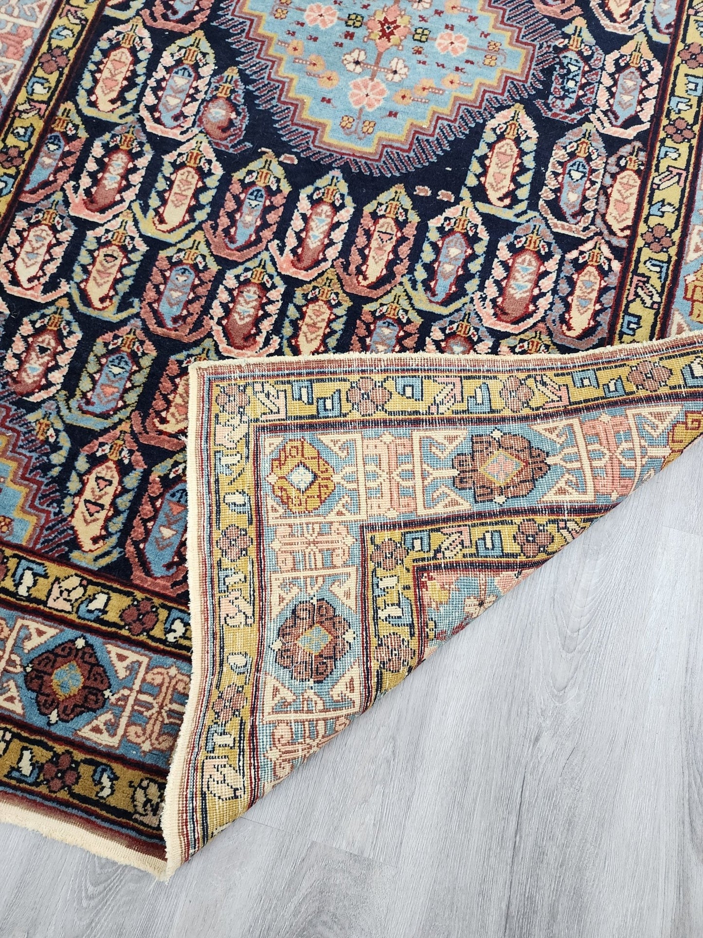 BB062301 Hand Made Persian Rug - Vintage MC