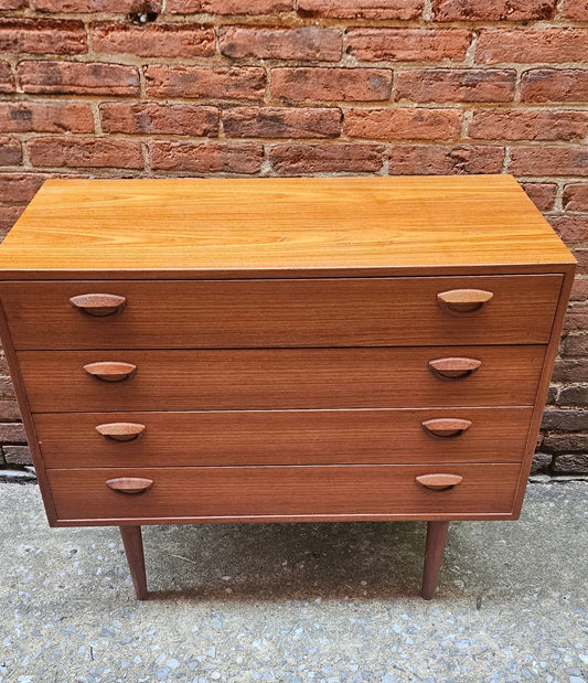 Danish Teak 4 - Drawer Dresser 052ST5005 - Vintage MC