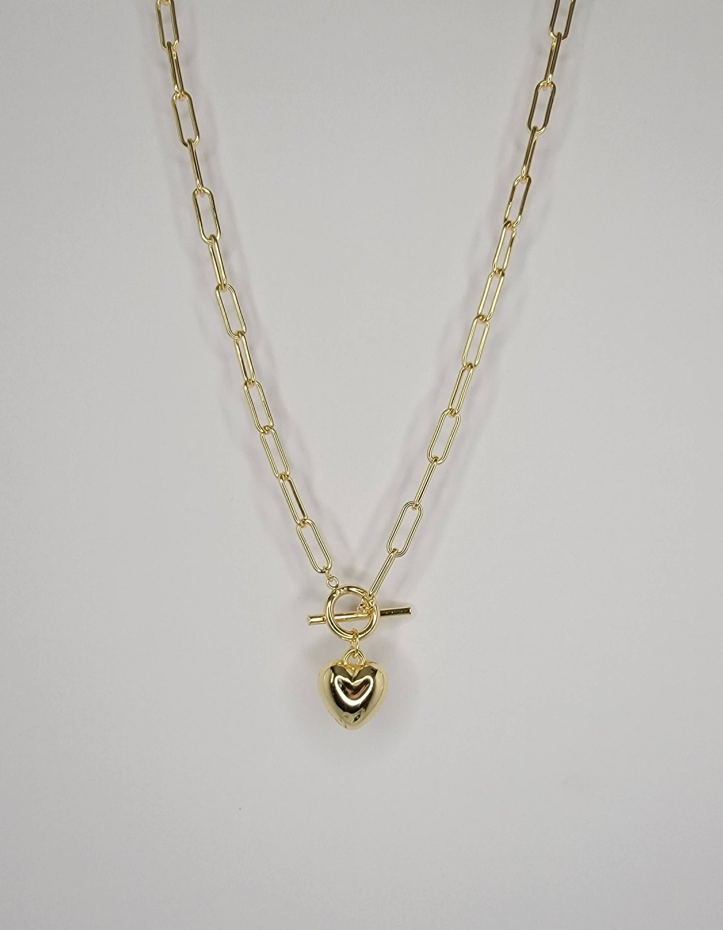 PAPER CLIP CHAIN NECKLACE WITH HEART PENDANT A TOGGLE CLASP.