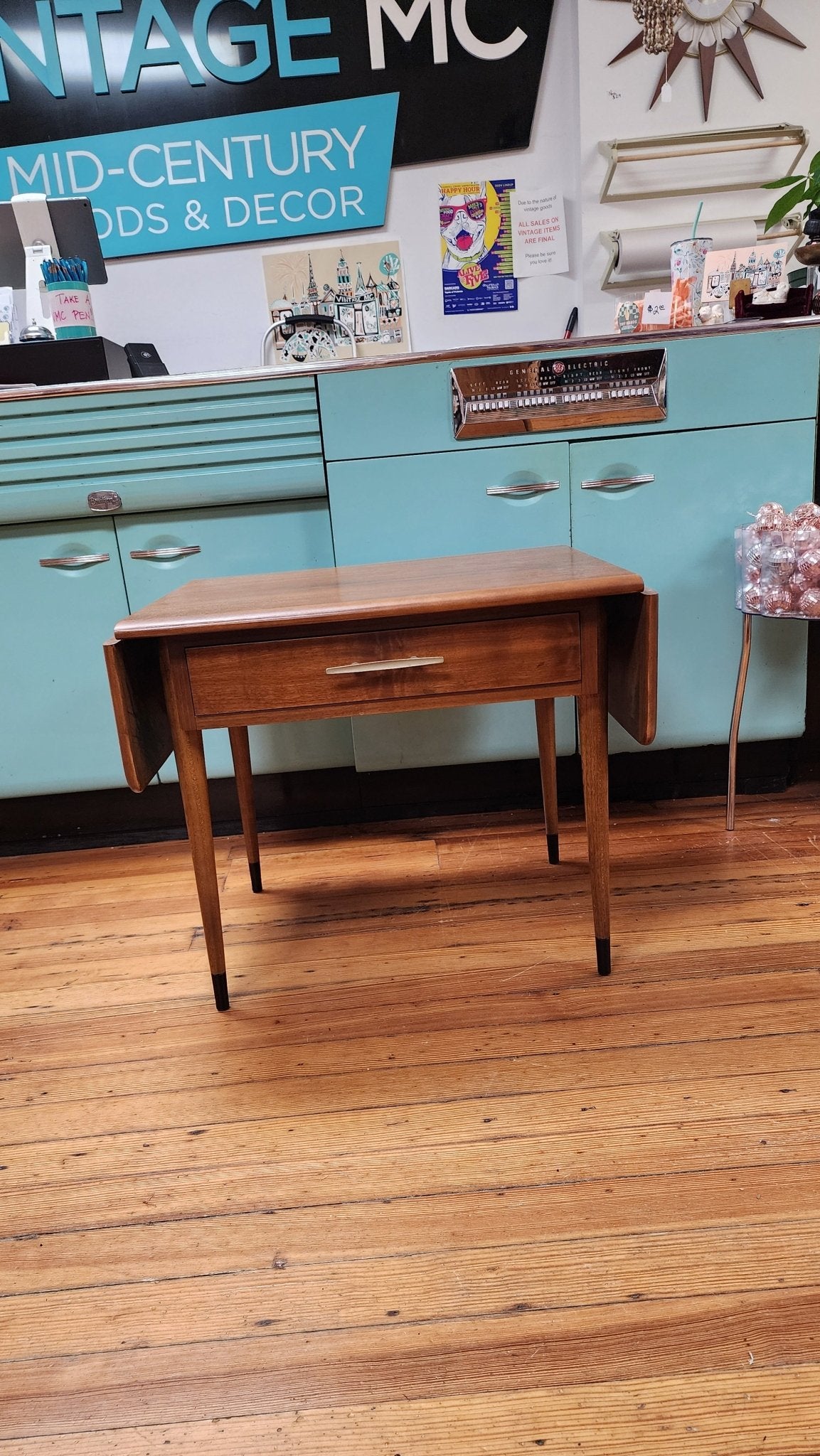 Lane Acclaim Drop Leaf Side Table - Vintage MC