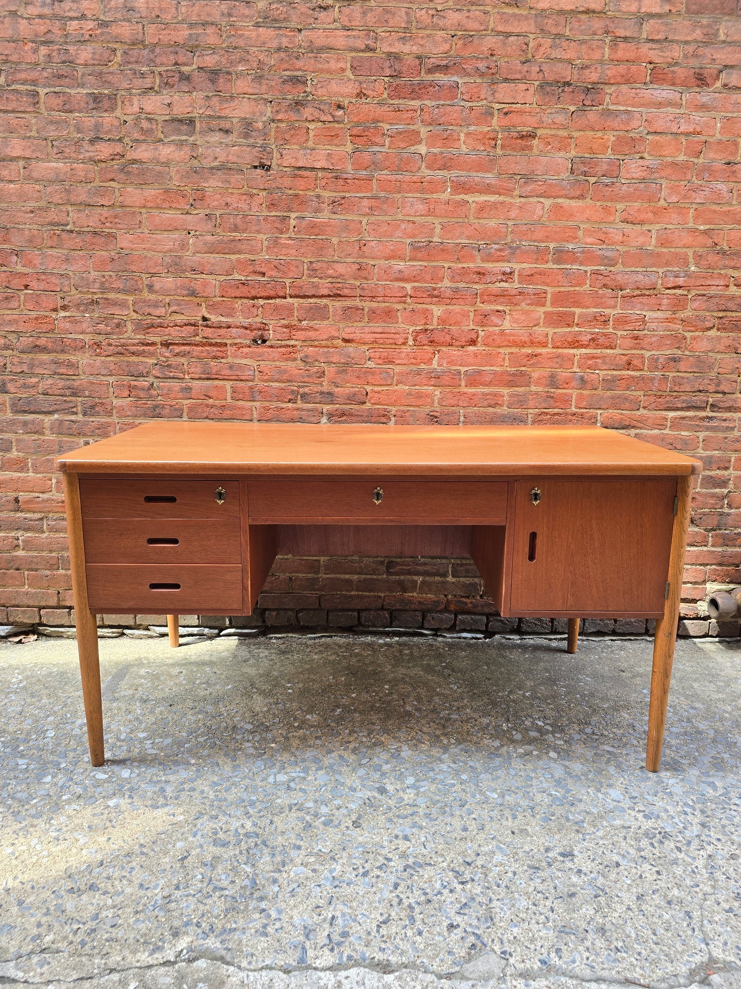 ST0524097 Danish Teak Desk with Bookshelf
