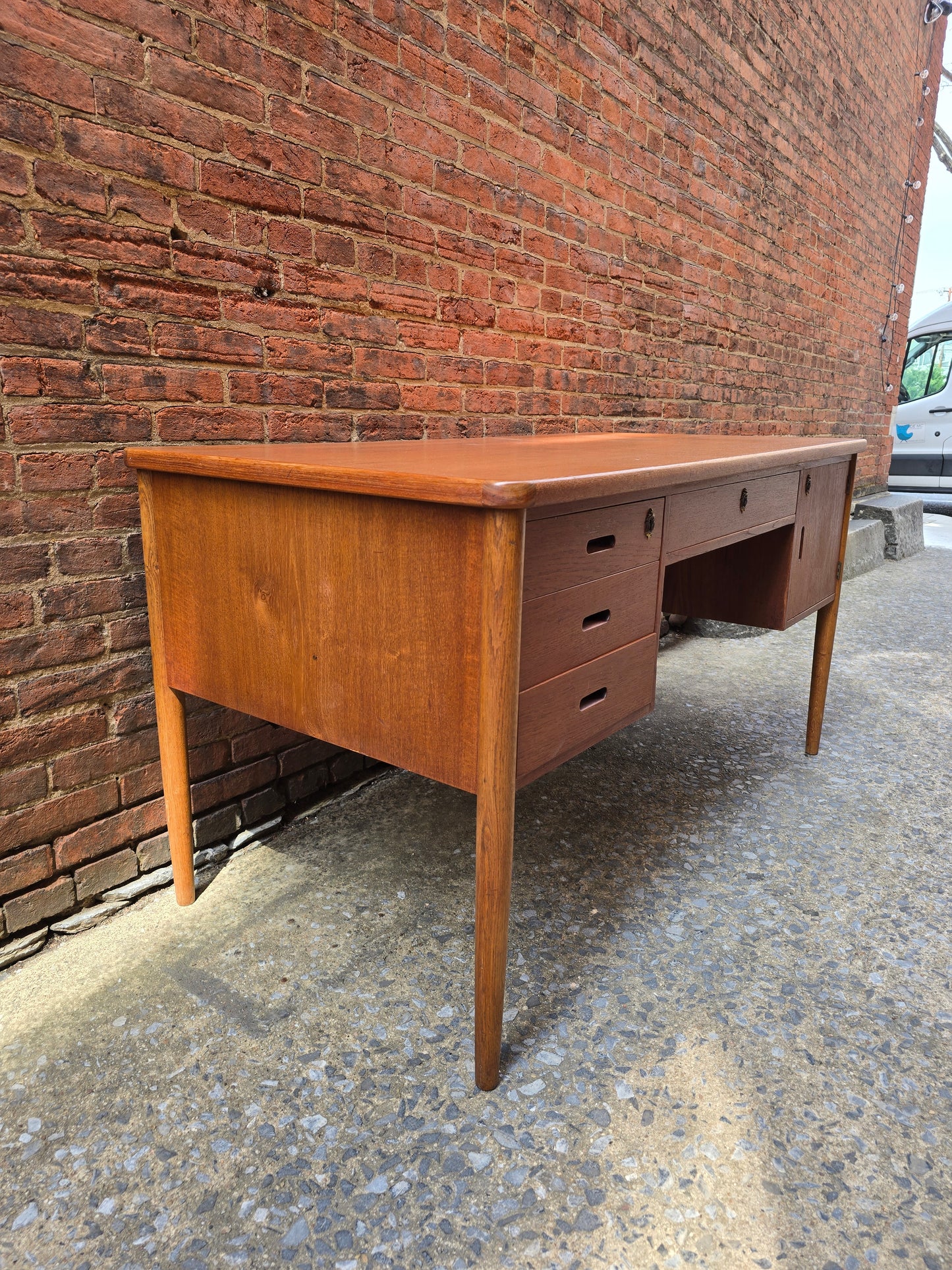 ST0524097 Danish Teak Desk with Bookshelf