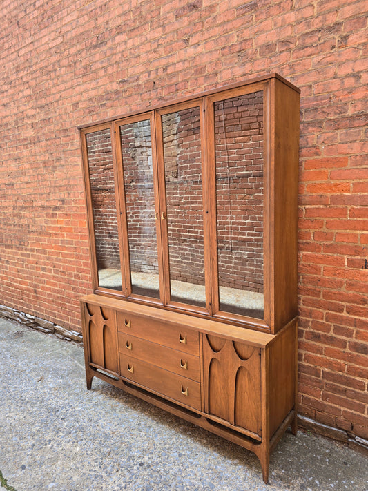 Broyhill Brasilia China Hutch
