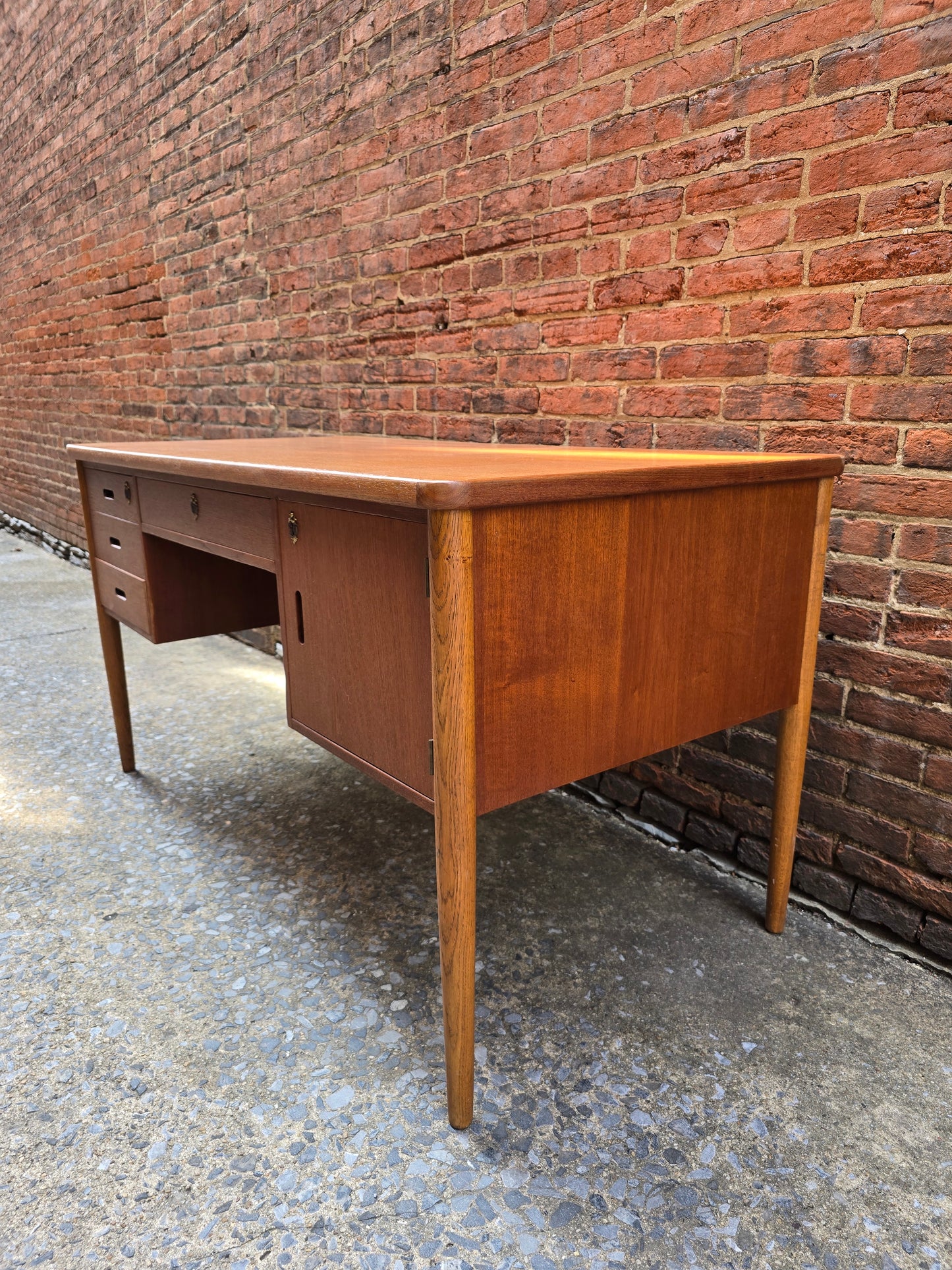 ST0524097 Danish Teak Desk with Bookshelf