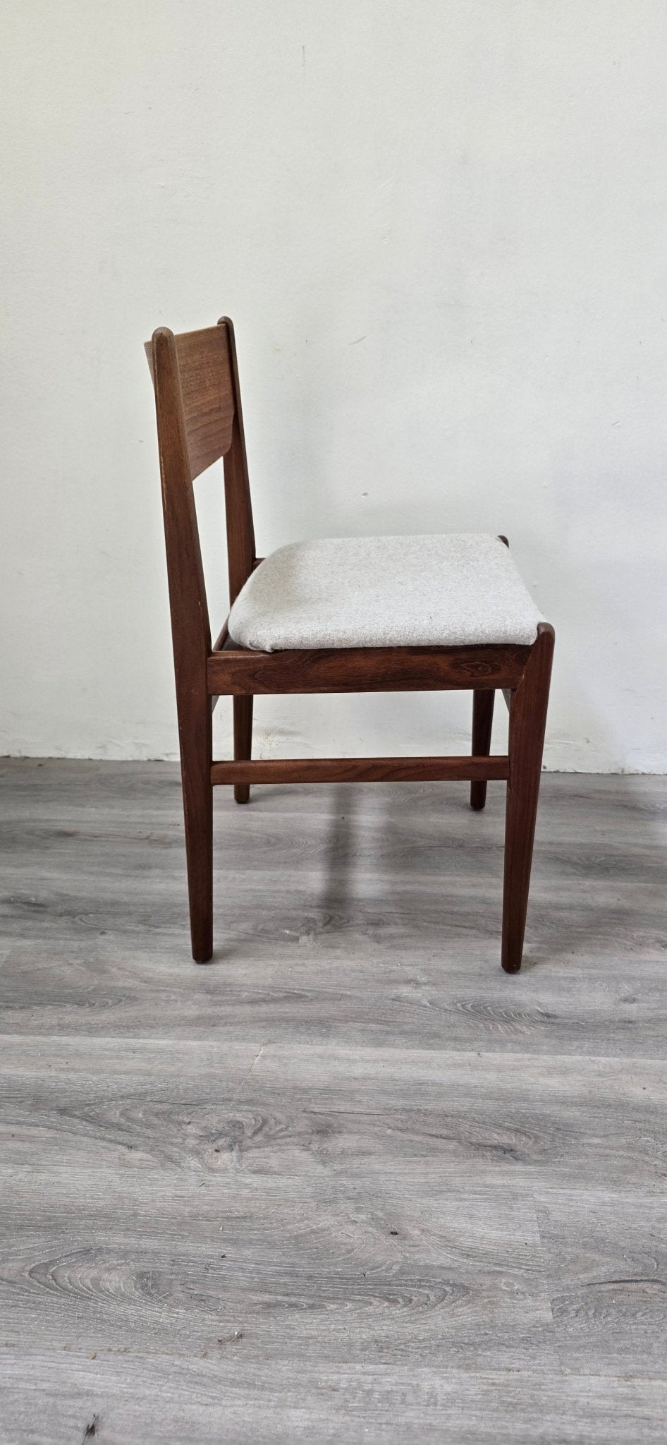 Set of 8 Vintage Teak Dining Chairs - Vintage MC