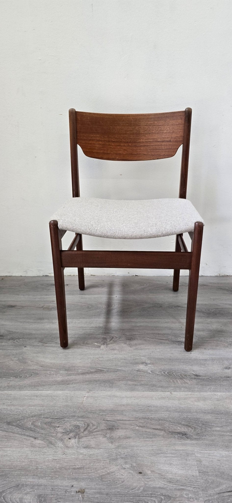 Set of 8 Vintage Teak Dining Chairs - Vintage MC