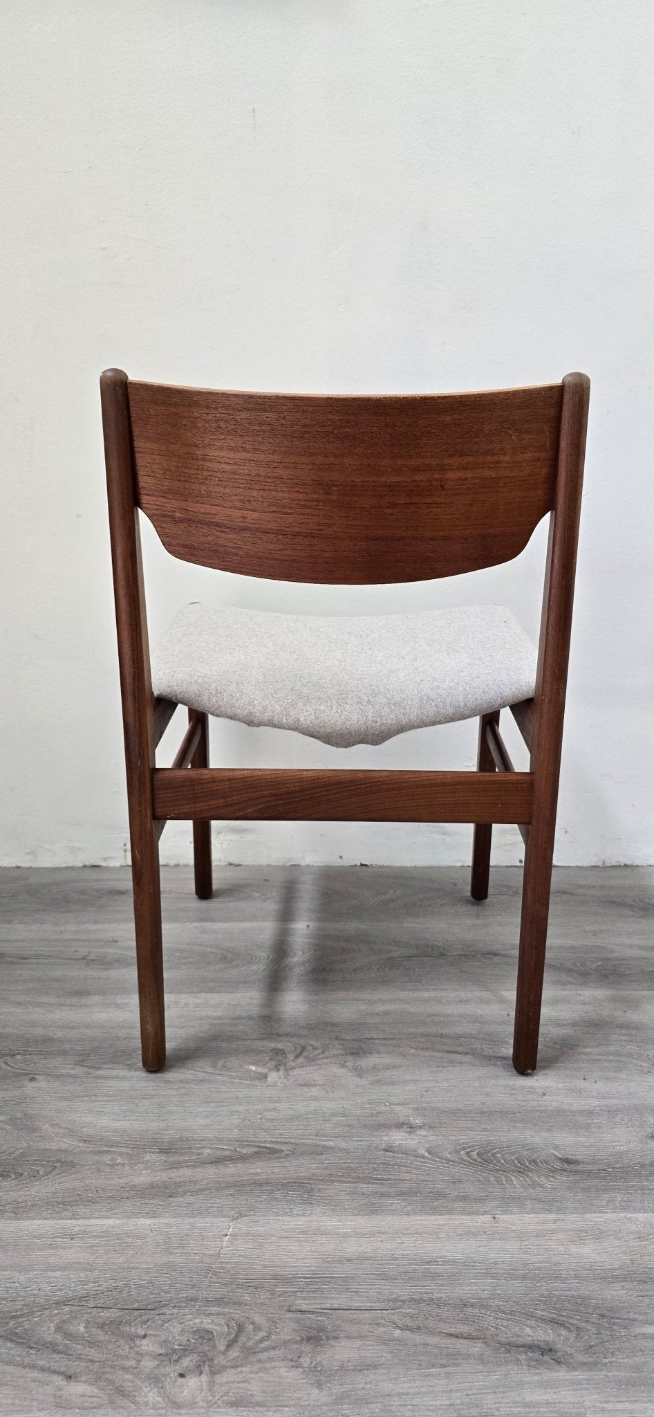 Set of 8 Vintage Teak Dining Chairs - Vintage MC
