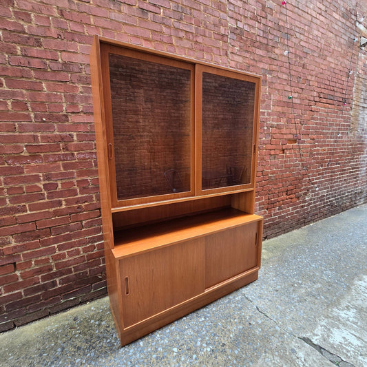 Two - piece Danish Hutch by Hundevad - Vintage MC