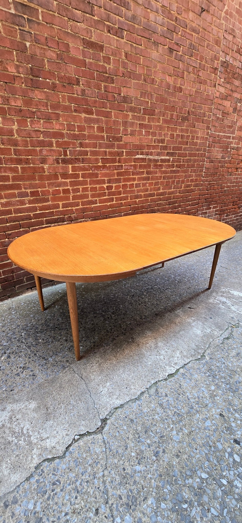 Vintage Scandinavian Round Dining Table with 2 Leaves - Vintage MC