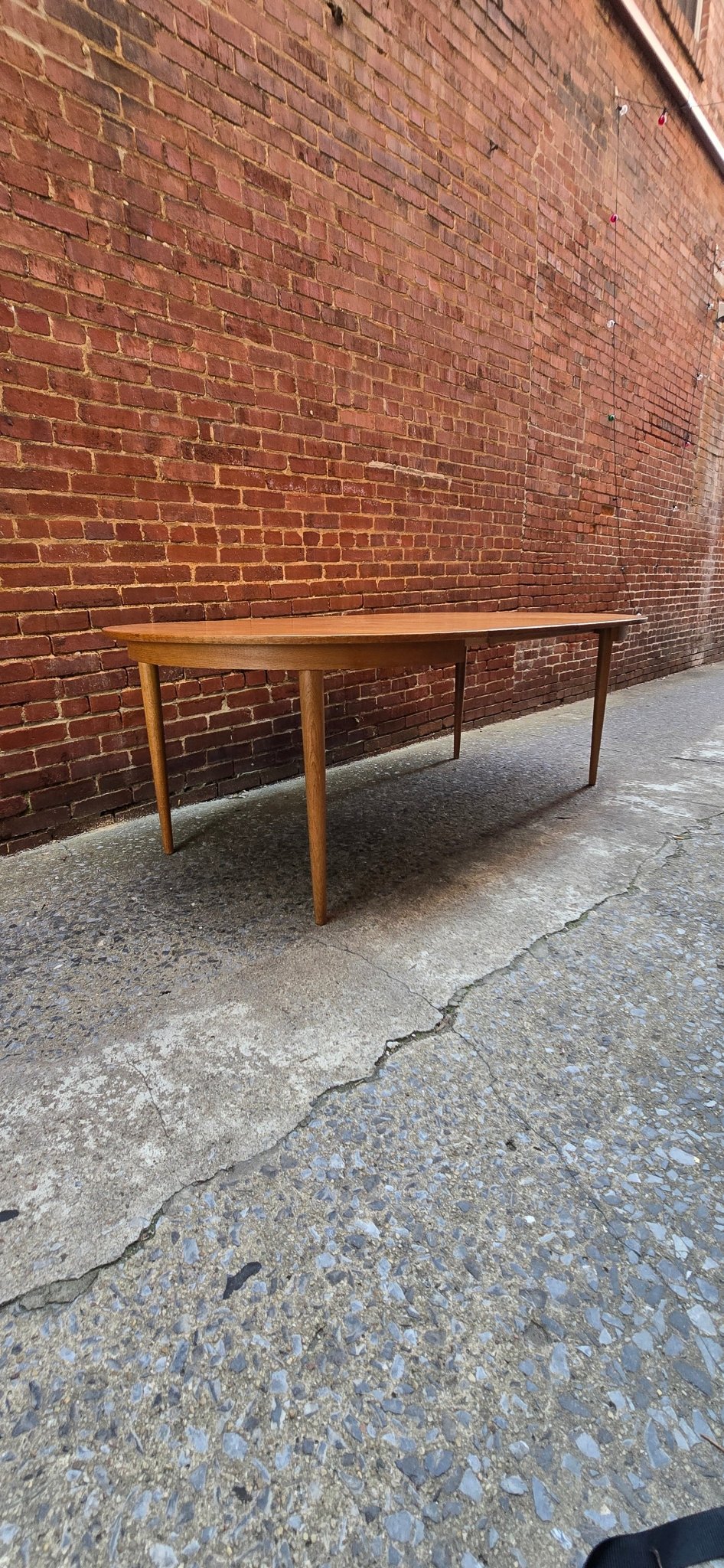 Vintage Scandinavian Round Dining Table with 2 Leaves - Vintage MC