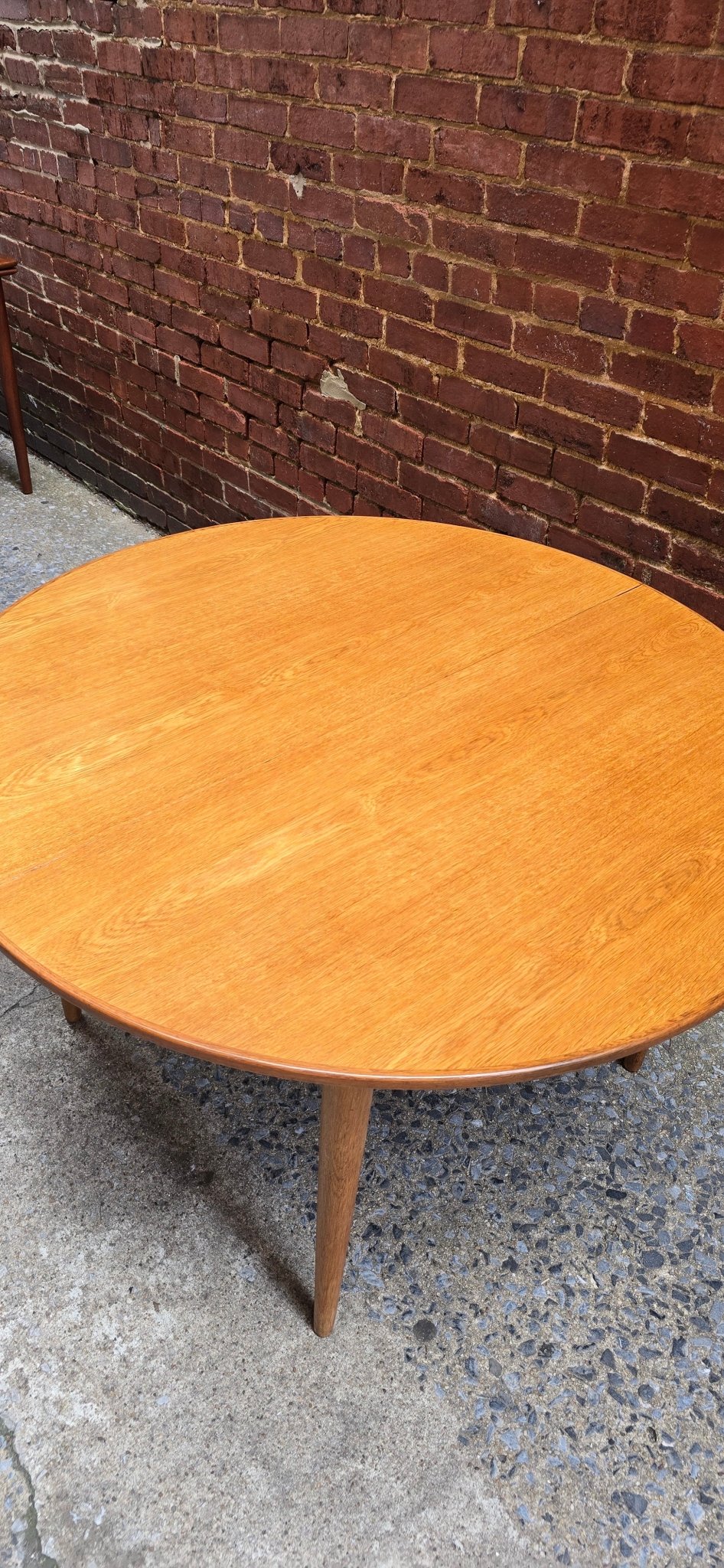 Vintage Scandinavian Round Dining Table with 2 Leaves - Vintage MC