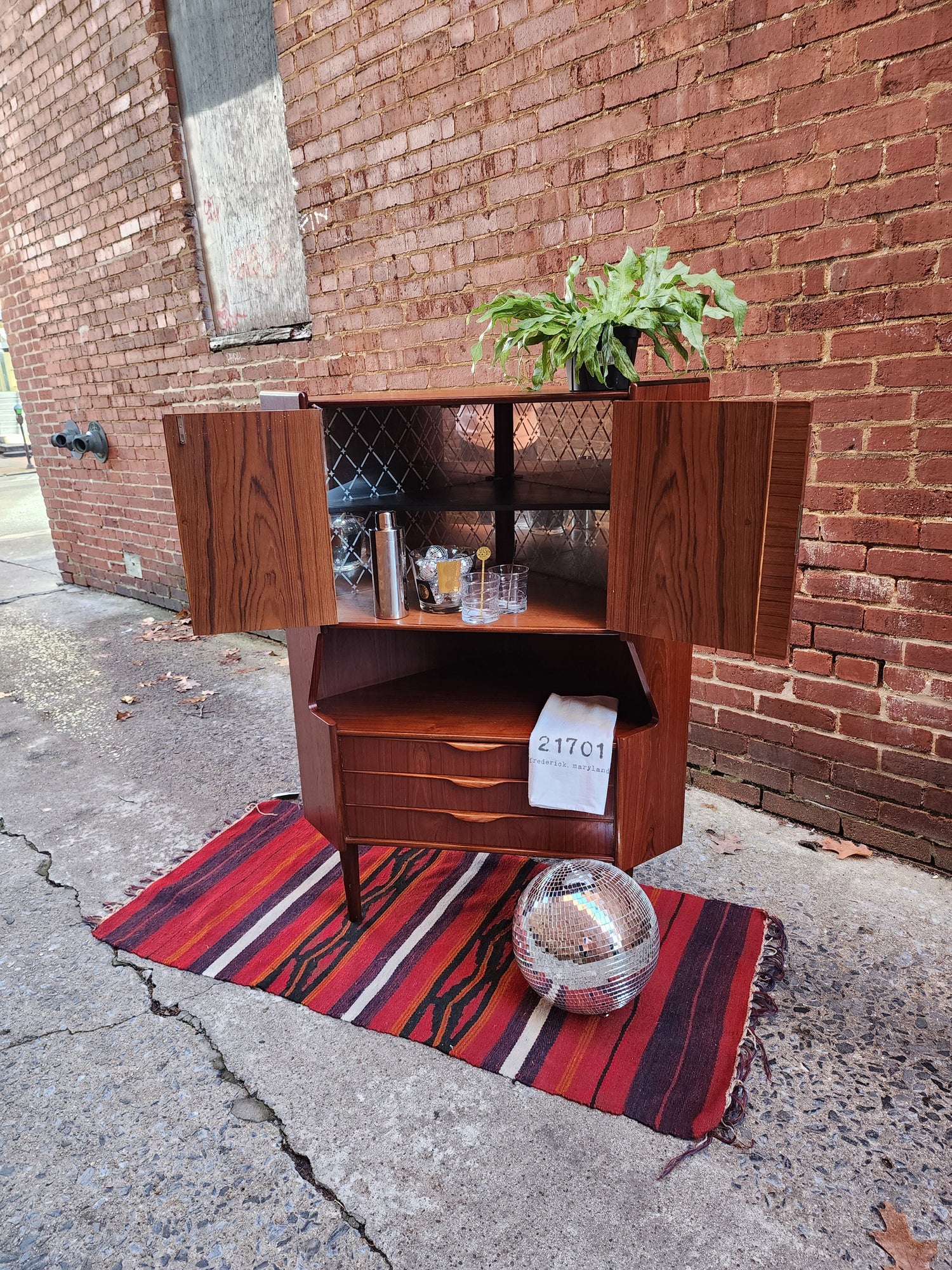 Everything Else Vintage - Vintage MC