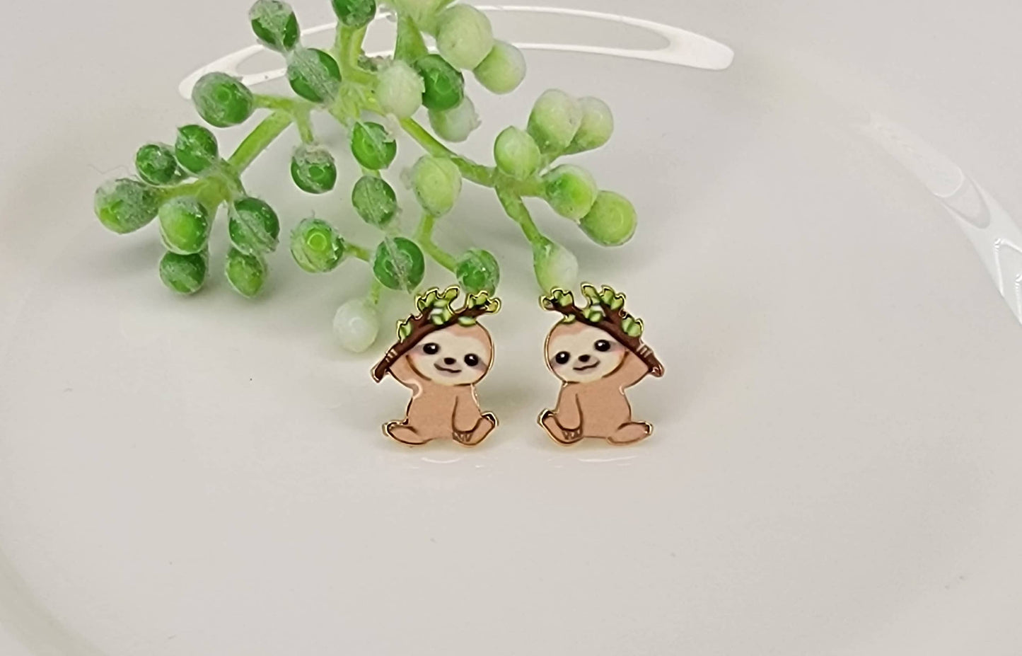 ANIMAL PICTURE POST EARRINGS.