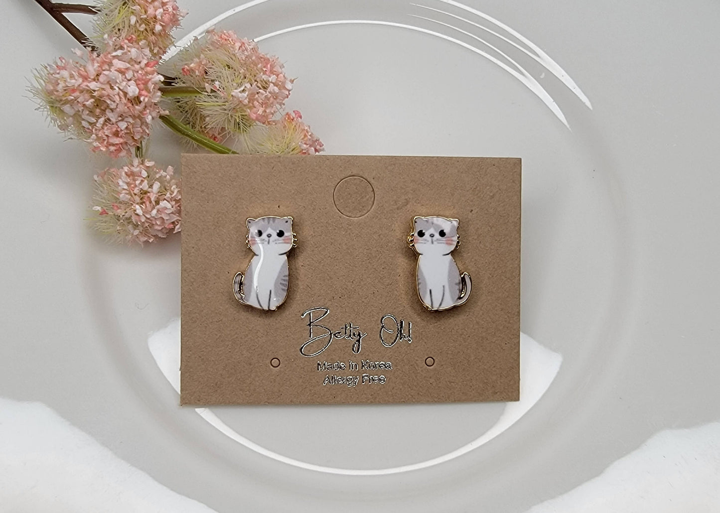 CAT PICTURE POST EARRINGS.