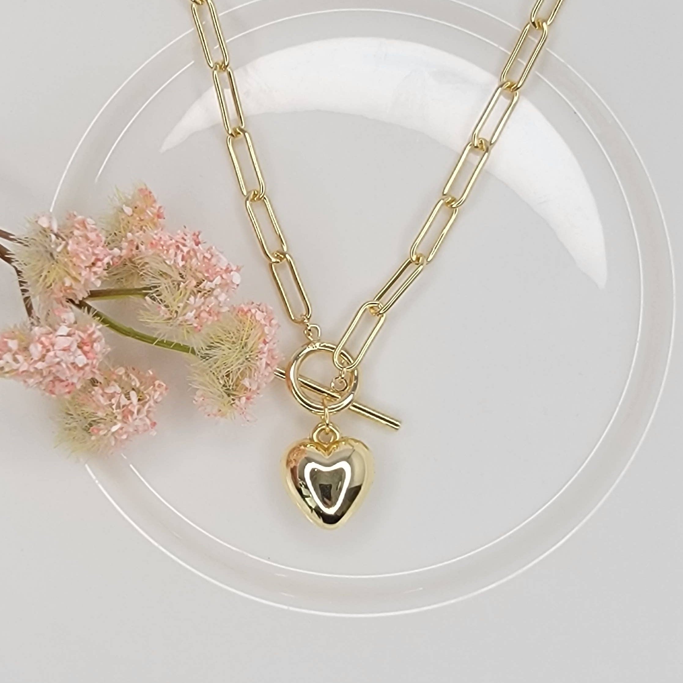 PAPER CLIP CHAIN NECKLACE WITH HEART PENDANT A TOGGLE CLASP.