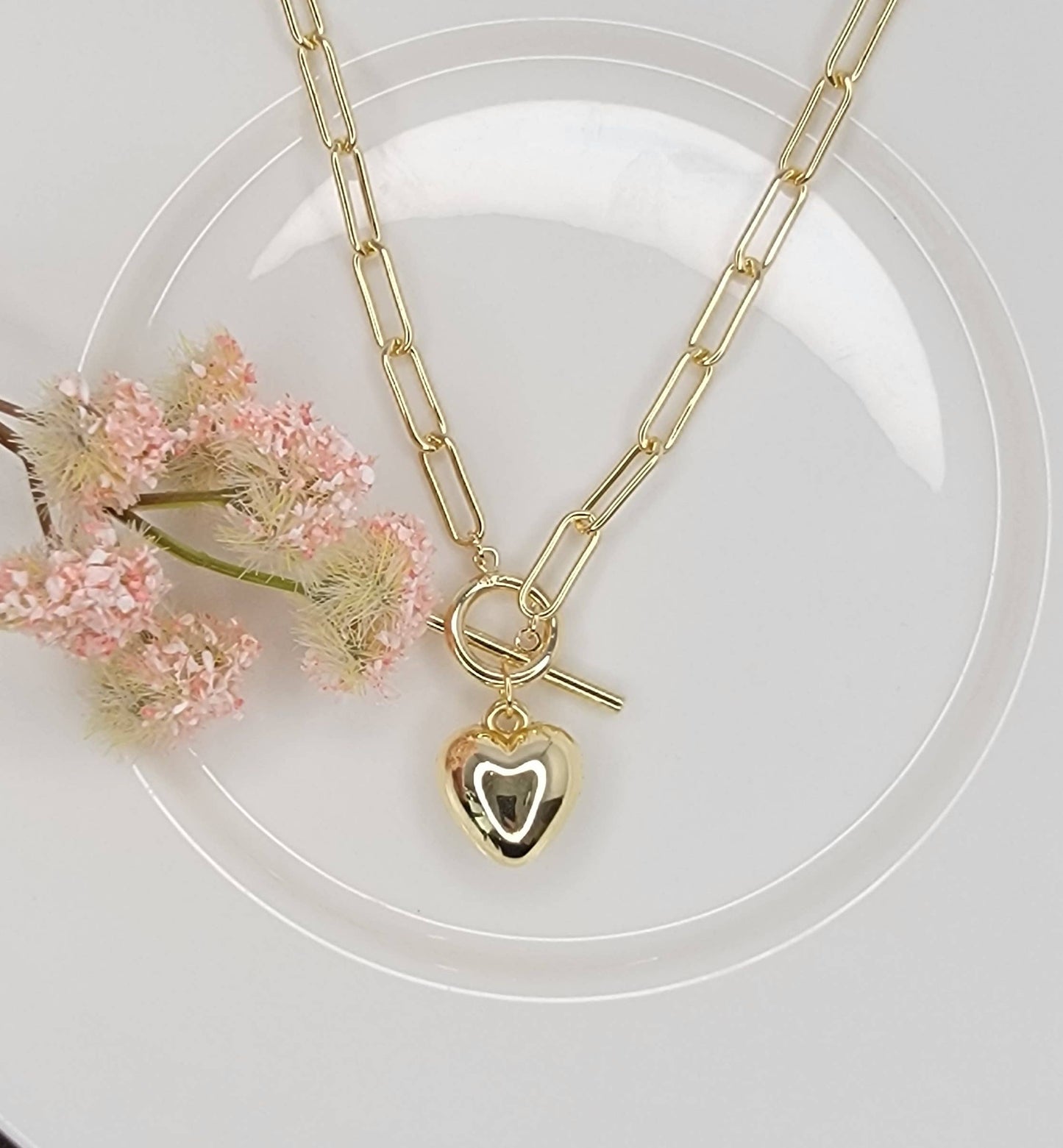 PAPER CLIP CHAIN NECKLACE WITH HEART PENDANT A TOGGLE CLASP.