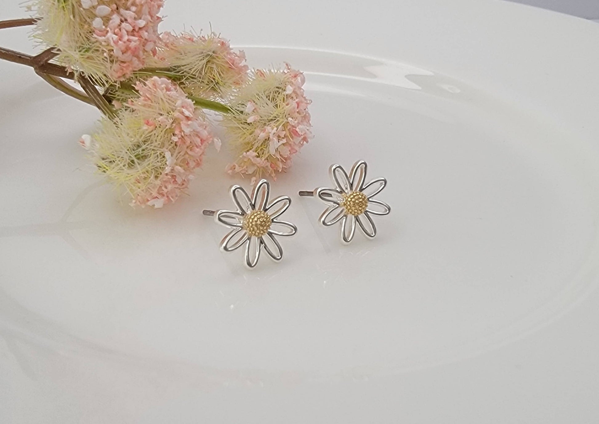 Daisy Post Earring