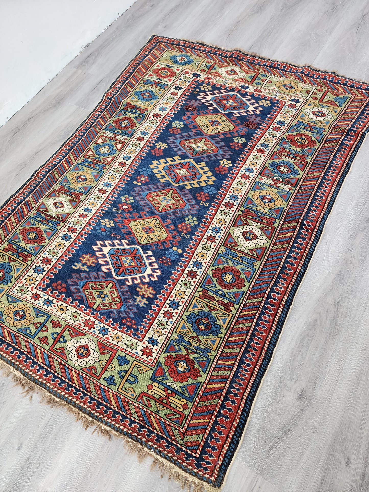 BB0723003 Handknotted Caucus Rug