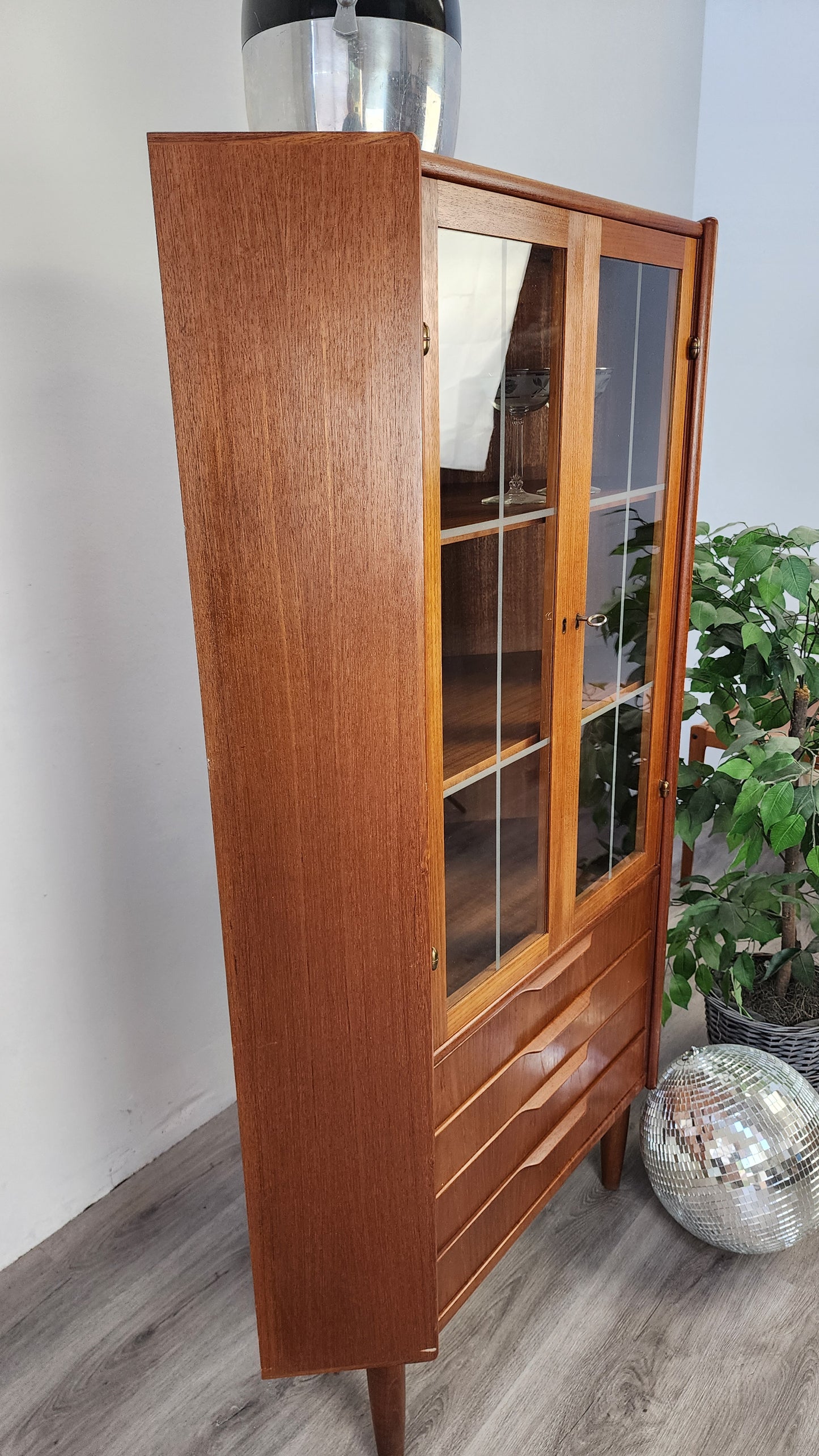 DF0623004 Danish Teak Corner Cabinet