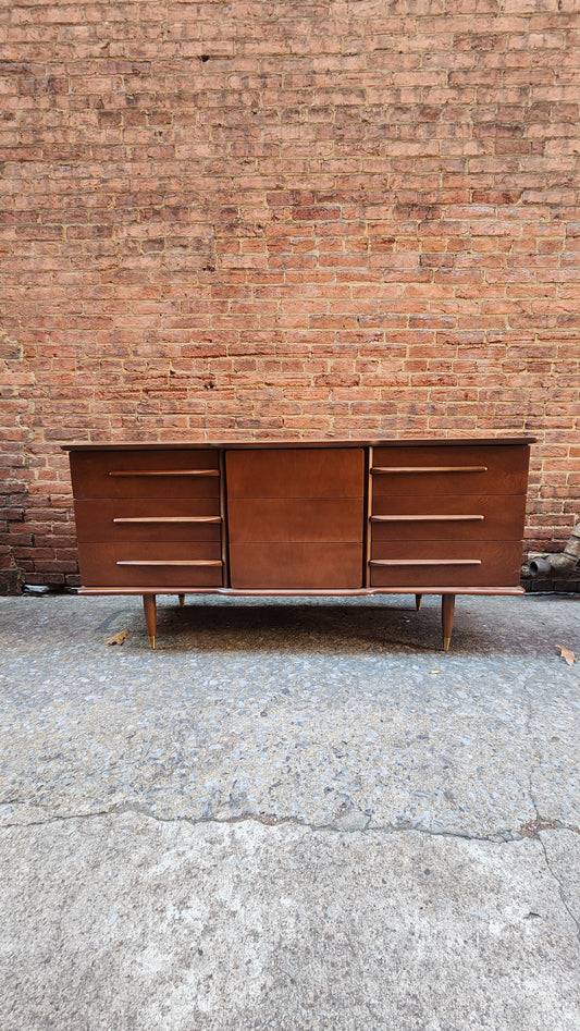 United Furniture 9-Drawer Dresser