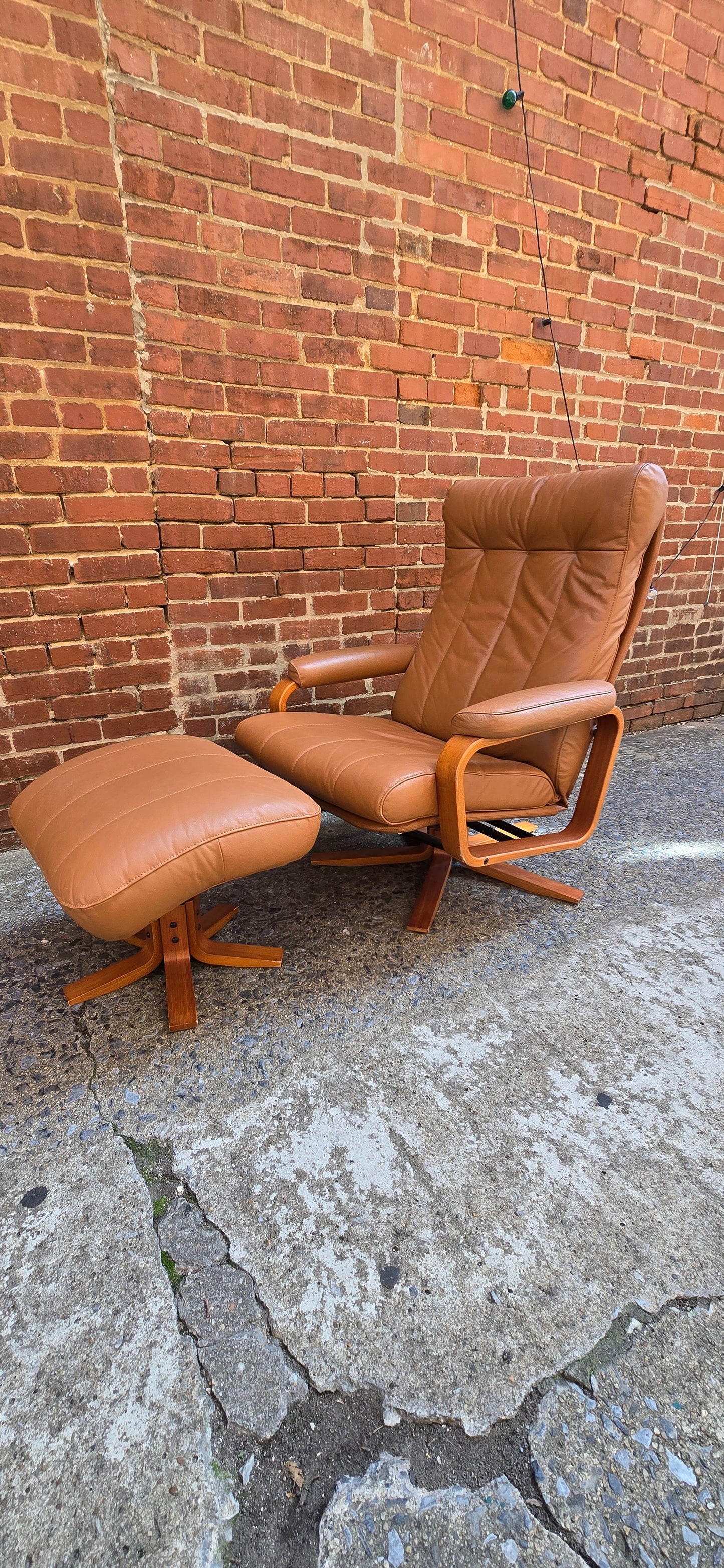 Skipper Danish leather lounge chair and Ottoman
