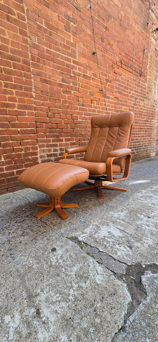 Skipper Danish leather lounge chair and Ottoman