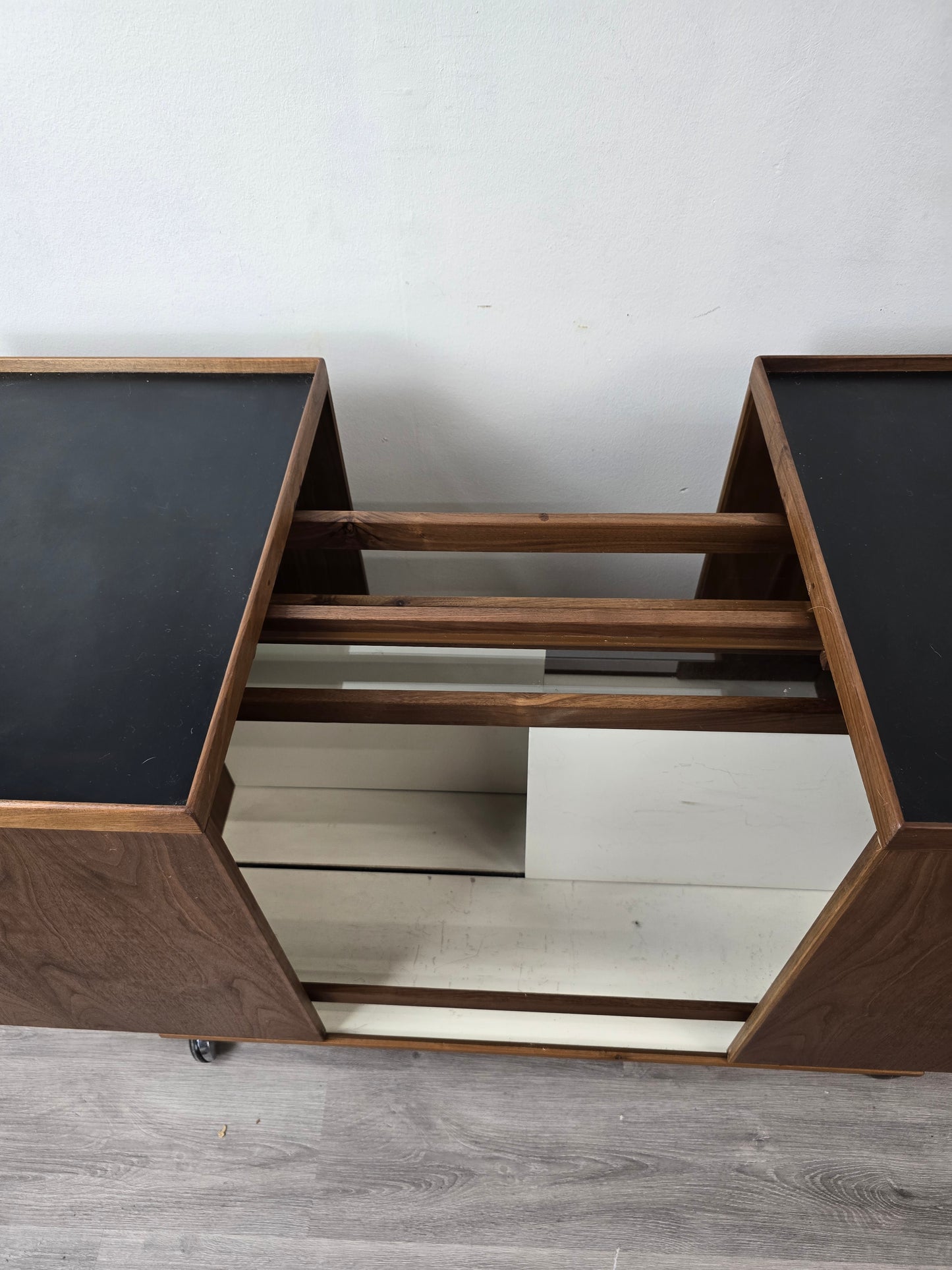 Niels Erik Glasdam Jensen Rolling Bar