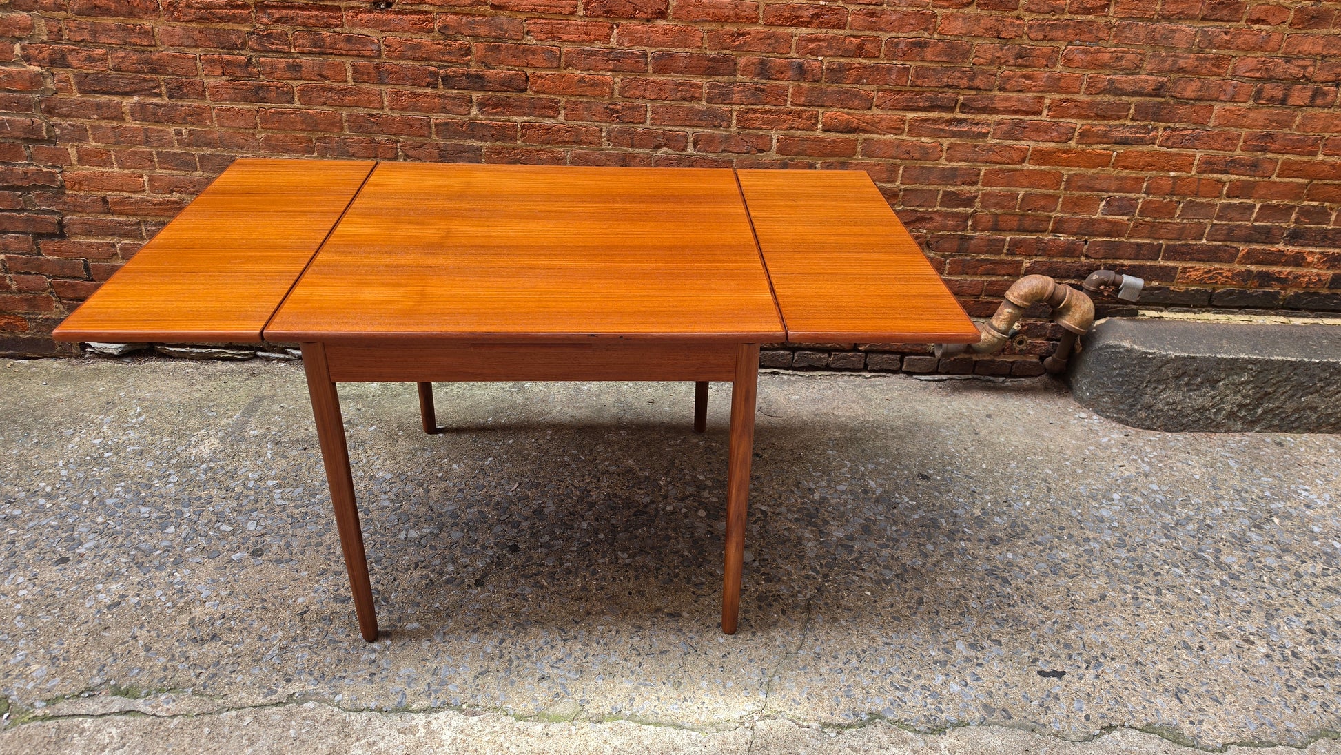 DITA-0526-009 Danish Teak Expandable Table