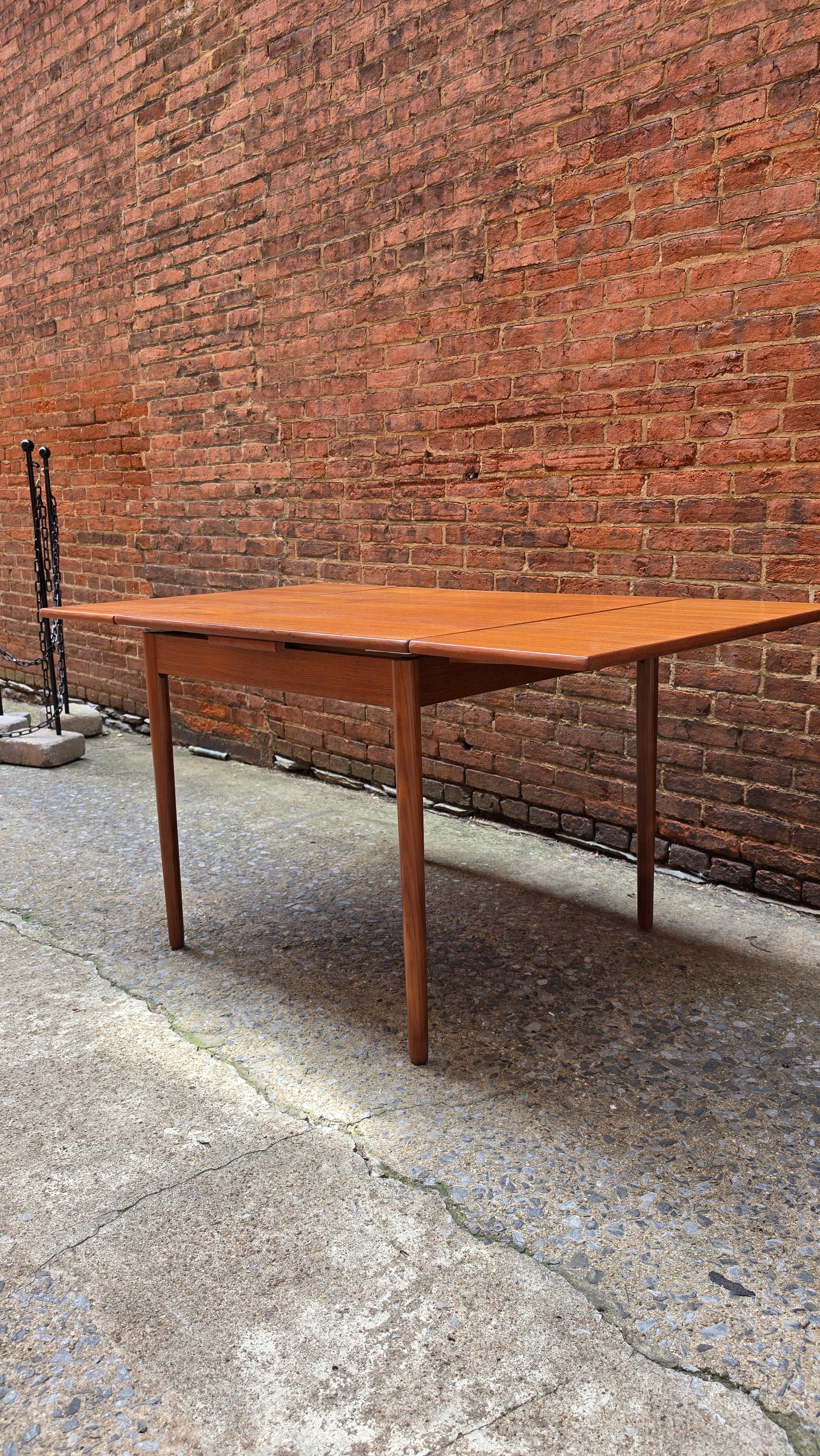 DITA-0526-009 Danish Teak Expandable Table