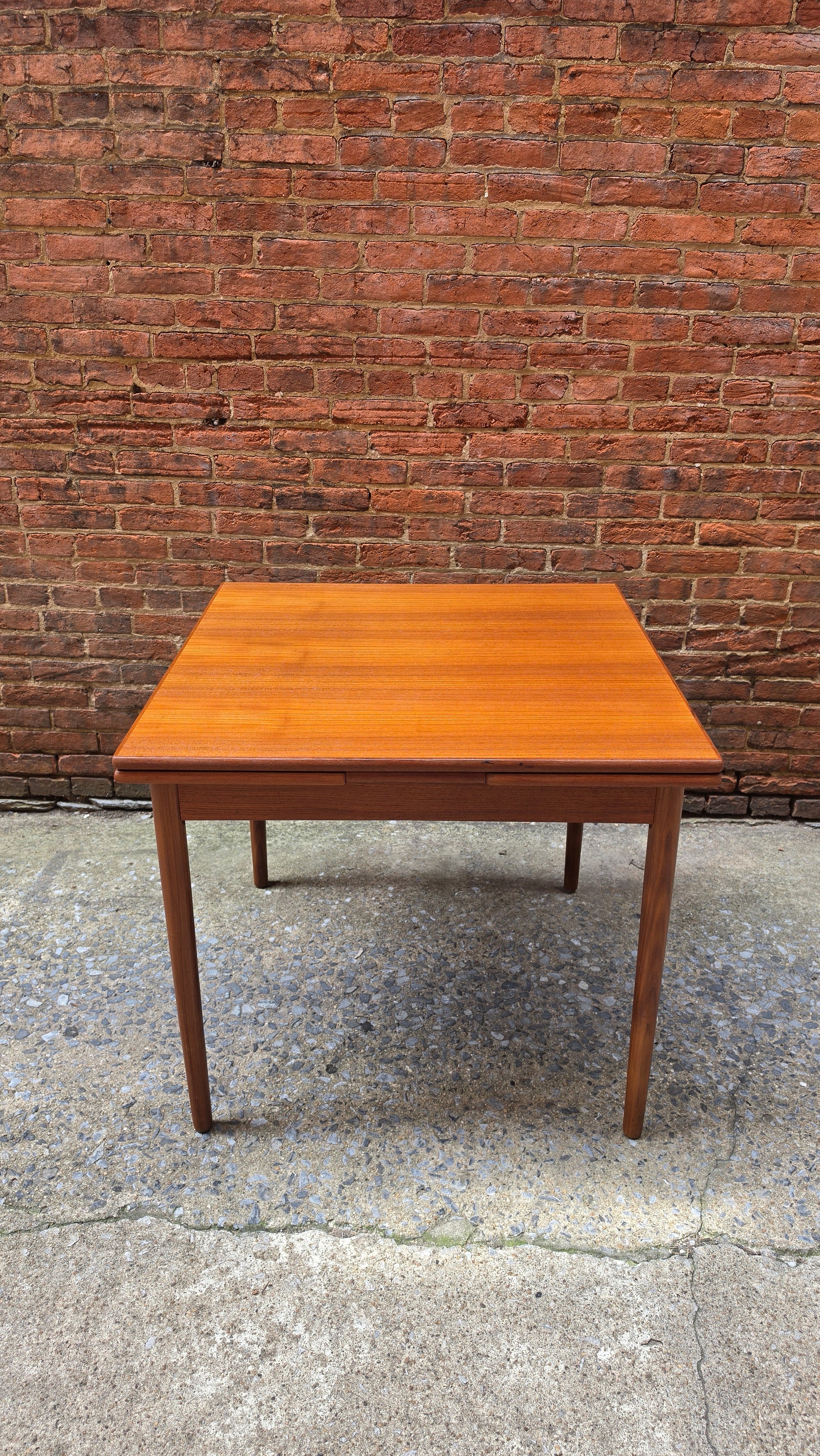 DITA-0526-009 Danish Teak Expandable Table