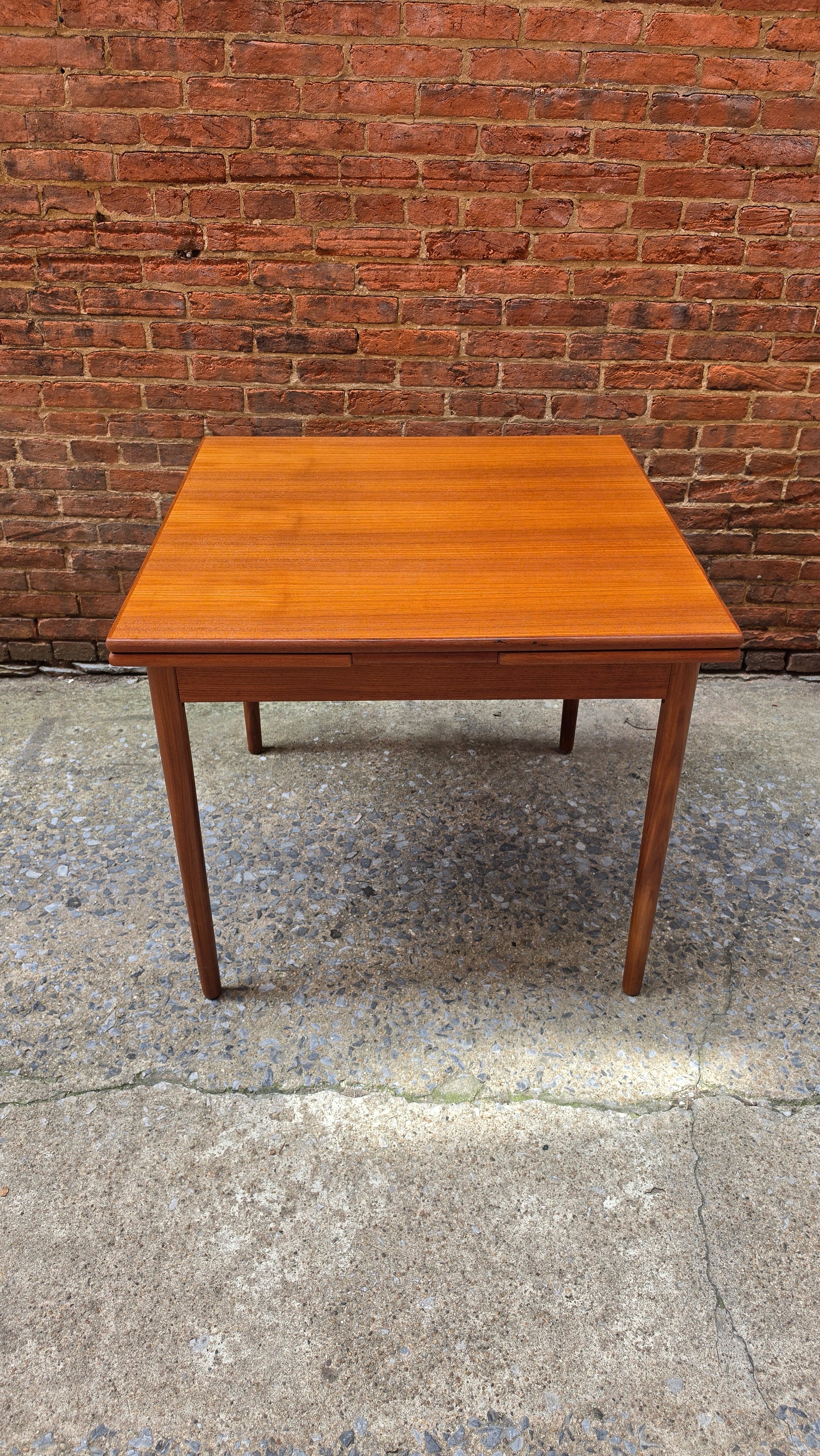 DITA-0526-009 Danish Teak Expandable Table